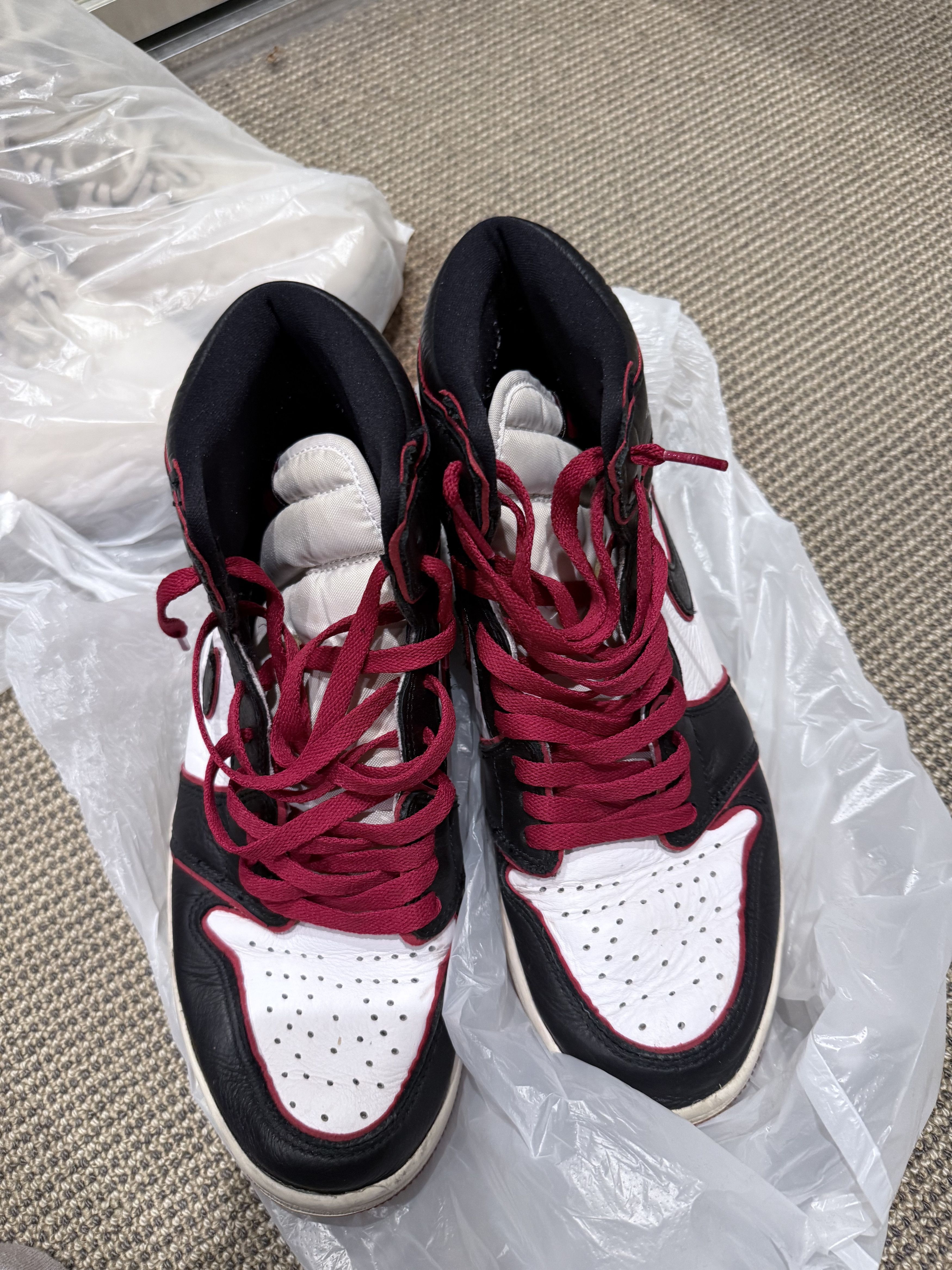 Nike Nike Air Jordan 1 Bloodline Size US 9.5 / EU 42-43 - 3 Thumbnail