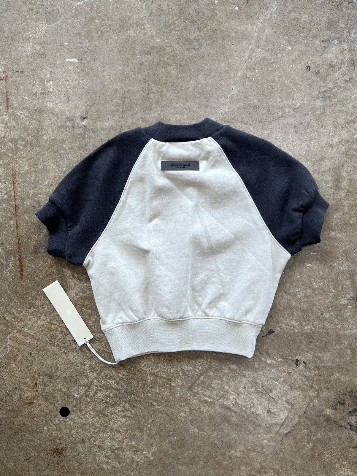 Fear of God Fear of God FOG Essentials SS Crewneck Youth XSmall 4/5 Size US XXS / EU 40 - 4 Thumbnail
