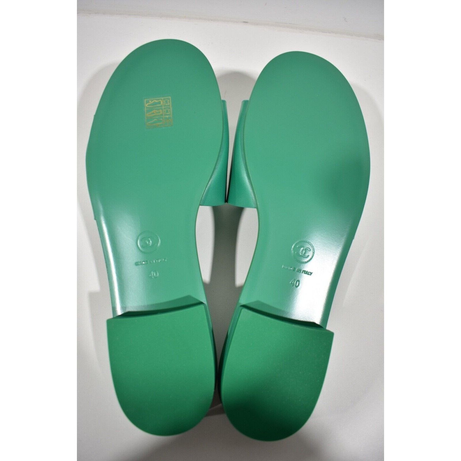 Chanel Chanel 23P Green White Leather CC Logo Letter Mules Slide Size US 10 / IT 40 - 12 Thumbnail