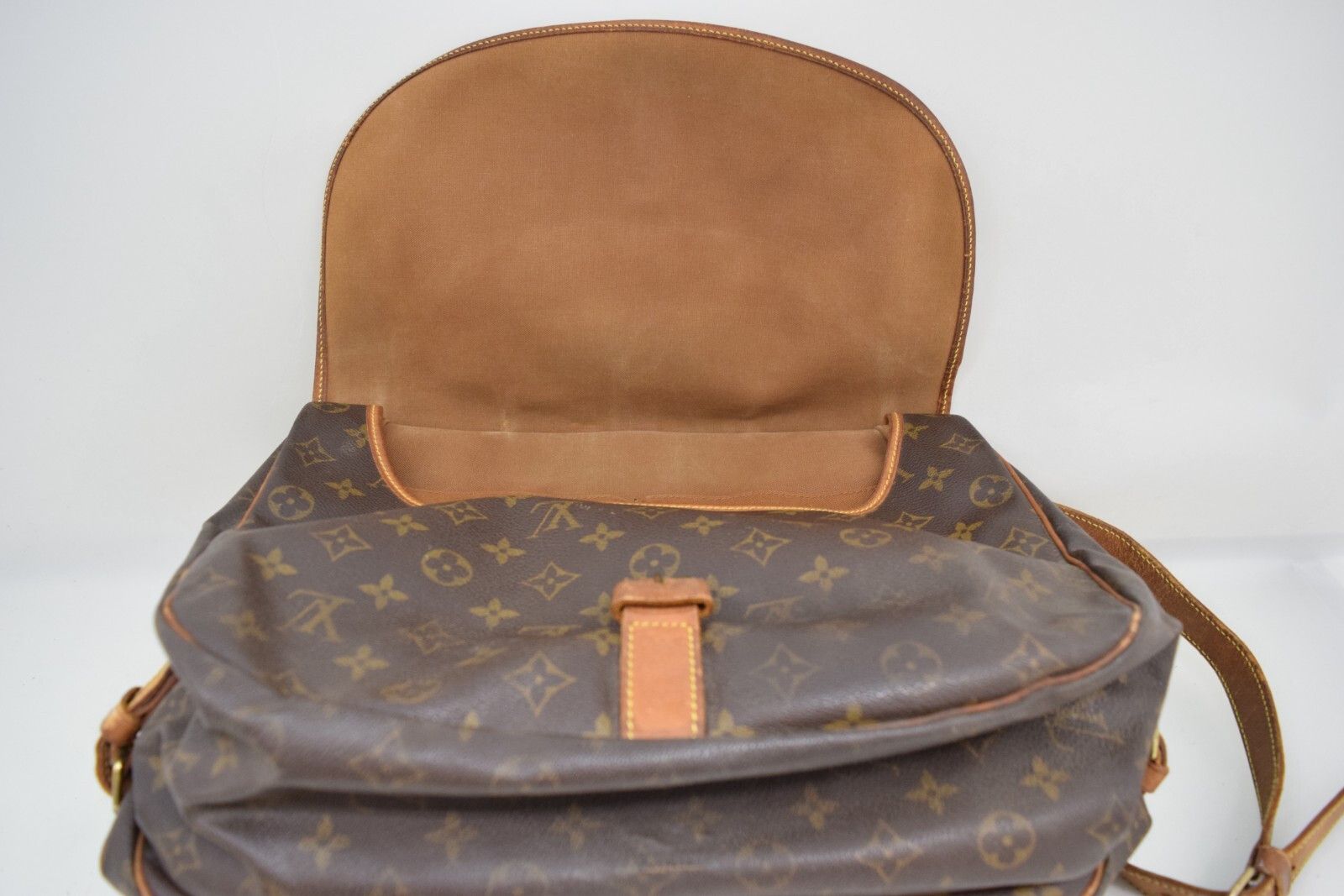 Louis Vuitton Louis Vuitton Saumur 35 Crossbody Monogram Canvas M42254 Size ONE SIZE - 15 Thumbnail