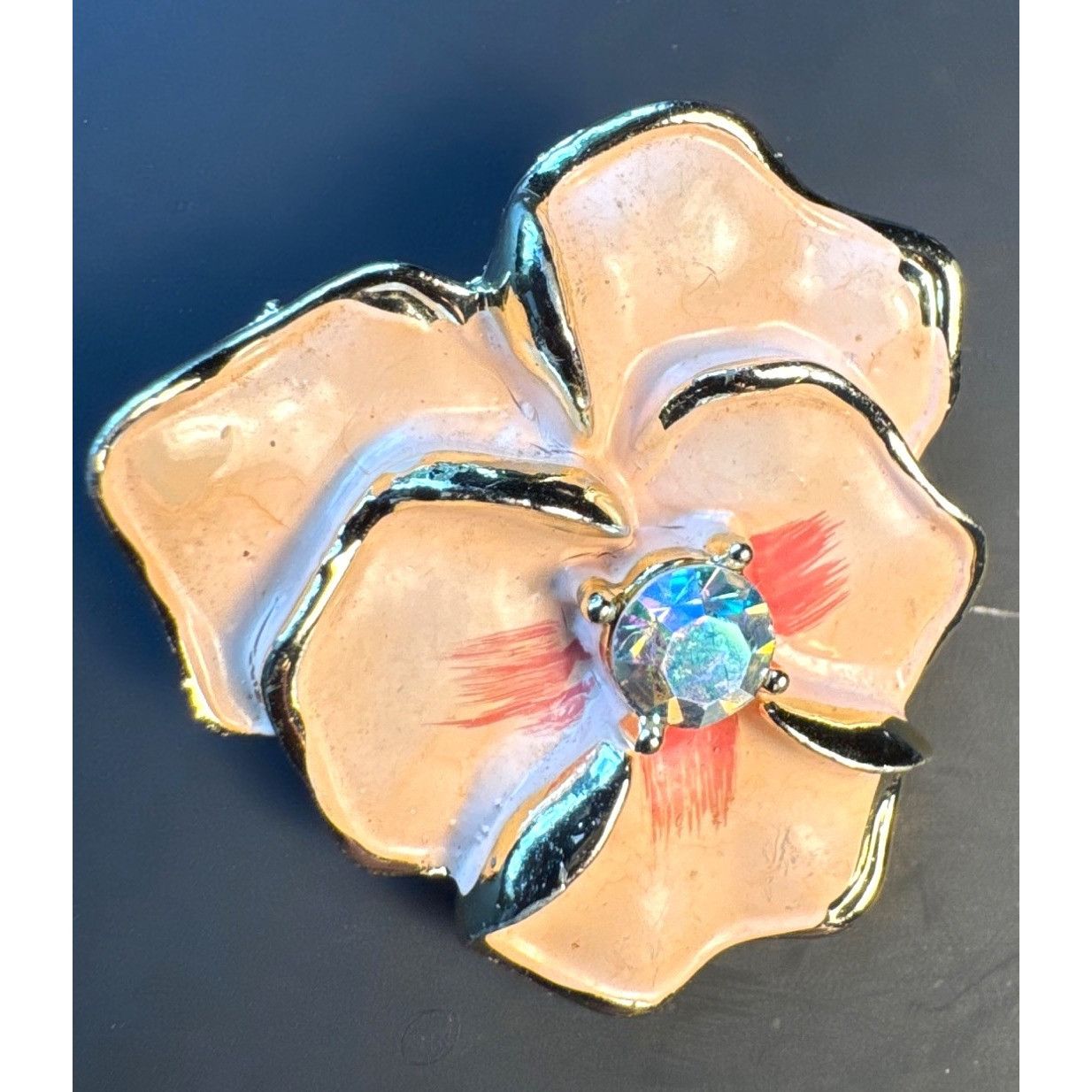 Vintage Vintage Enamel Peach Pansy Aurora Borealis Flower Gold Tone Size ONE SIZE - 1 Thumbnail