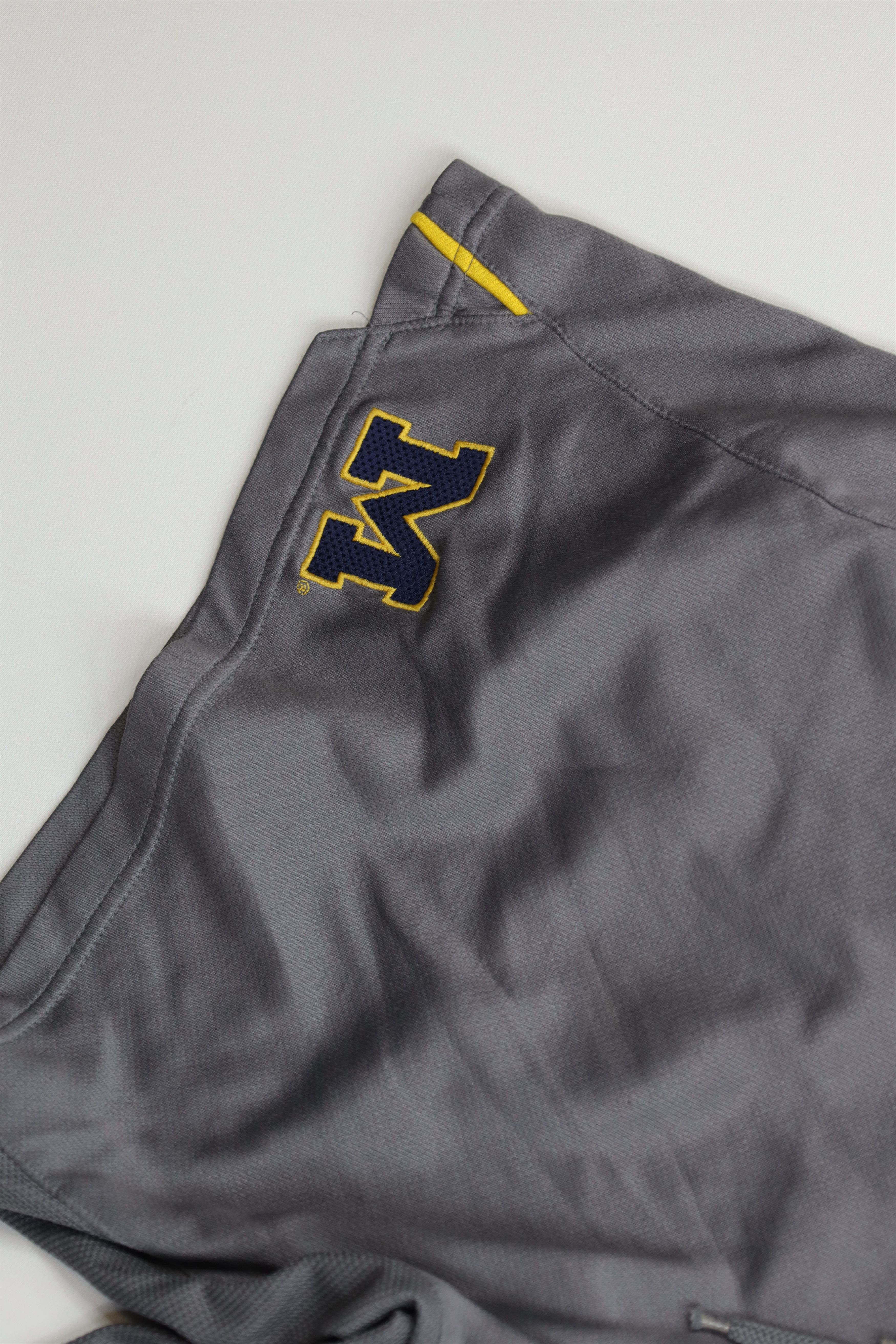 Nike AS IS Vintage Nike Swoosh University of Michigan Shorts Size US 36 / EU 52 - 5 Thumbnail