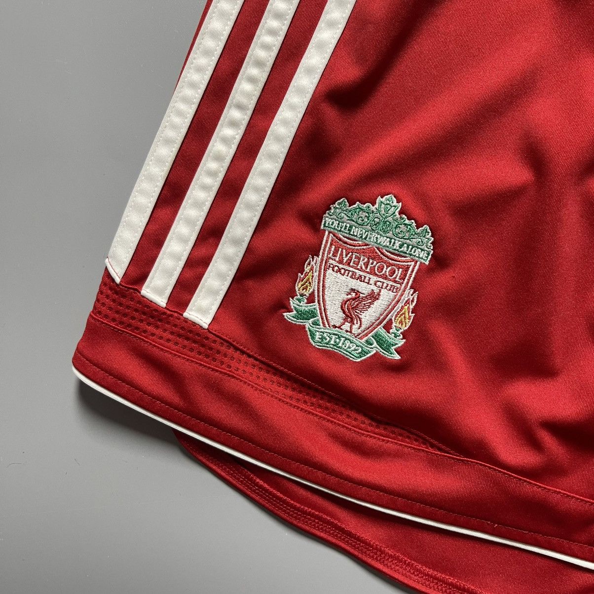 Adidas LIVERPOOL ADIDAS 2006/2007 HOME SHORTS #9 TORRES Size US 36 / EU 52 - 2 Thumbnail