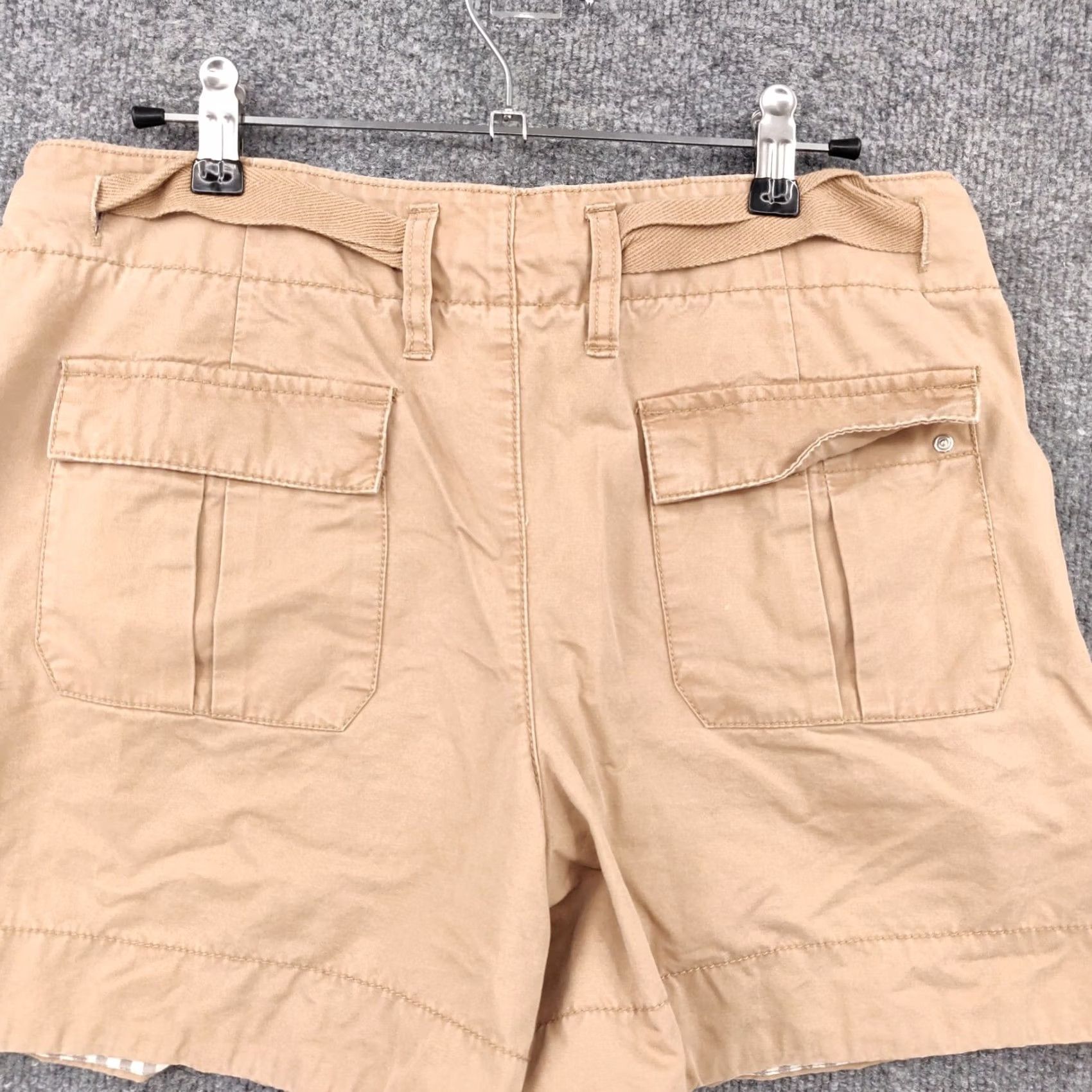 Old Navy Old Navy Shorts Womens 4 Khaki Chino Classic Rise 4" Waist Tie Zip Pleated Front Size 24" / US 00 / IT 34 - 6 Thumbnail