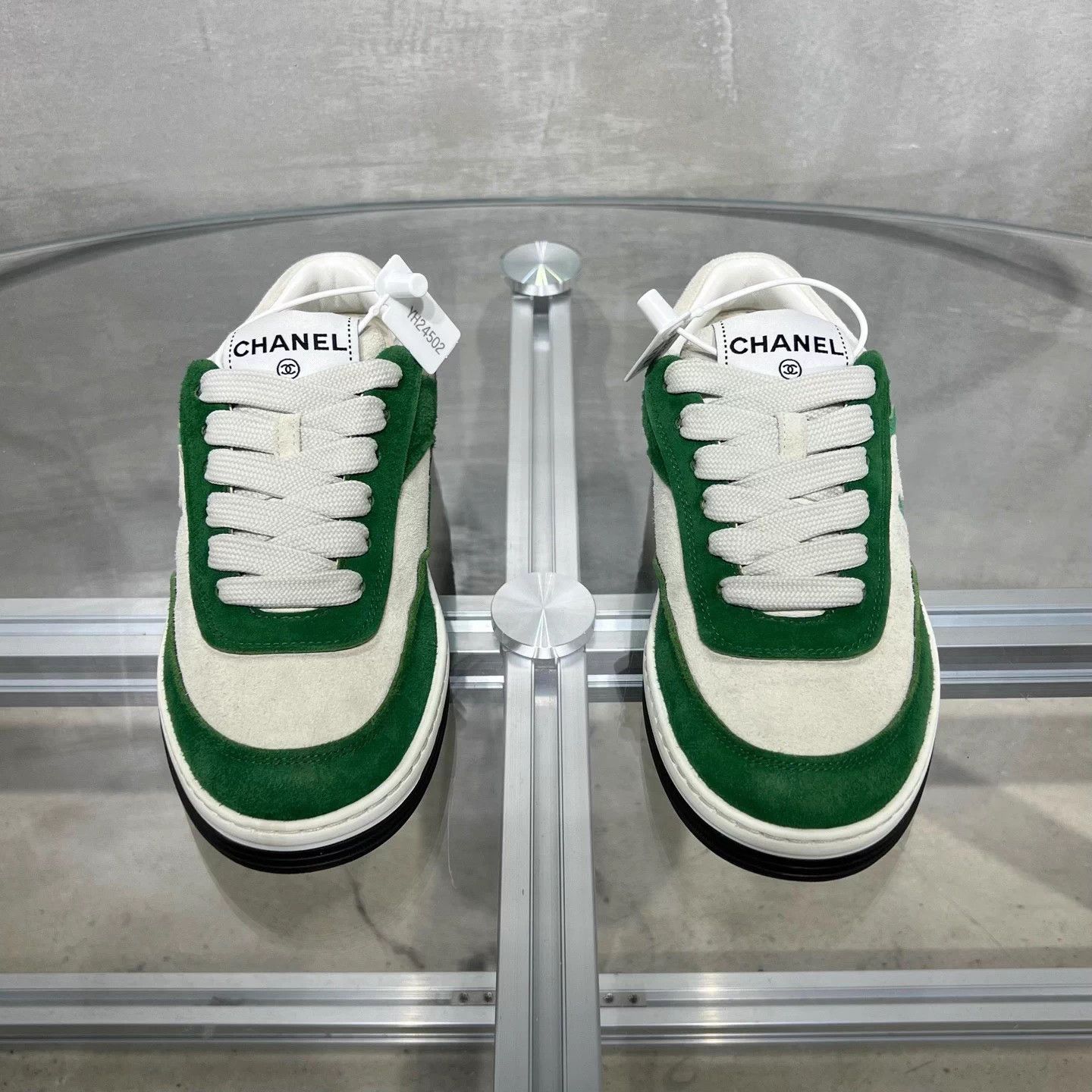 Chanel Chanel 23P White Green Suede Sneakers EU35 Size US 4 / IT 34 - 1 Thumbnail