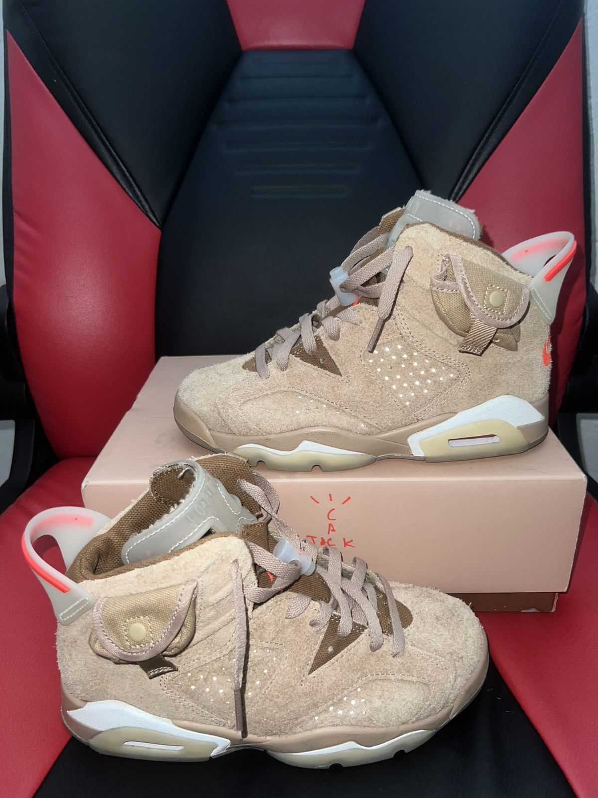 Jordan Brand × Travis Scott Jordan 6 Retro - Travis Scott British Khaki Size US 5 / EU 37 - 2 Thumbnail