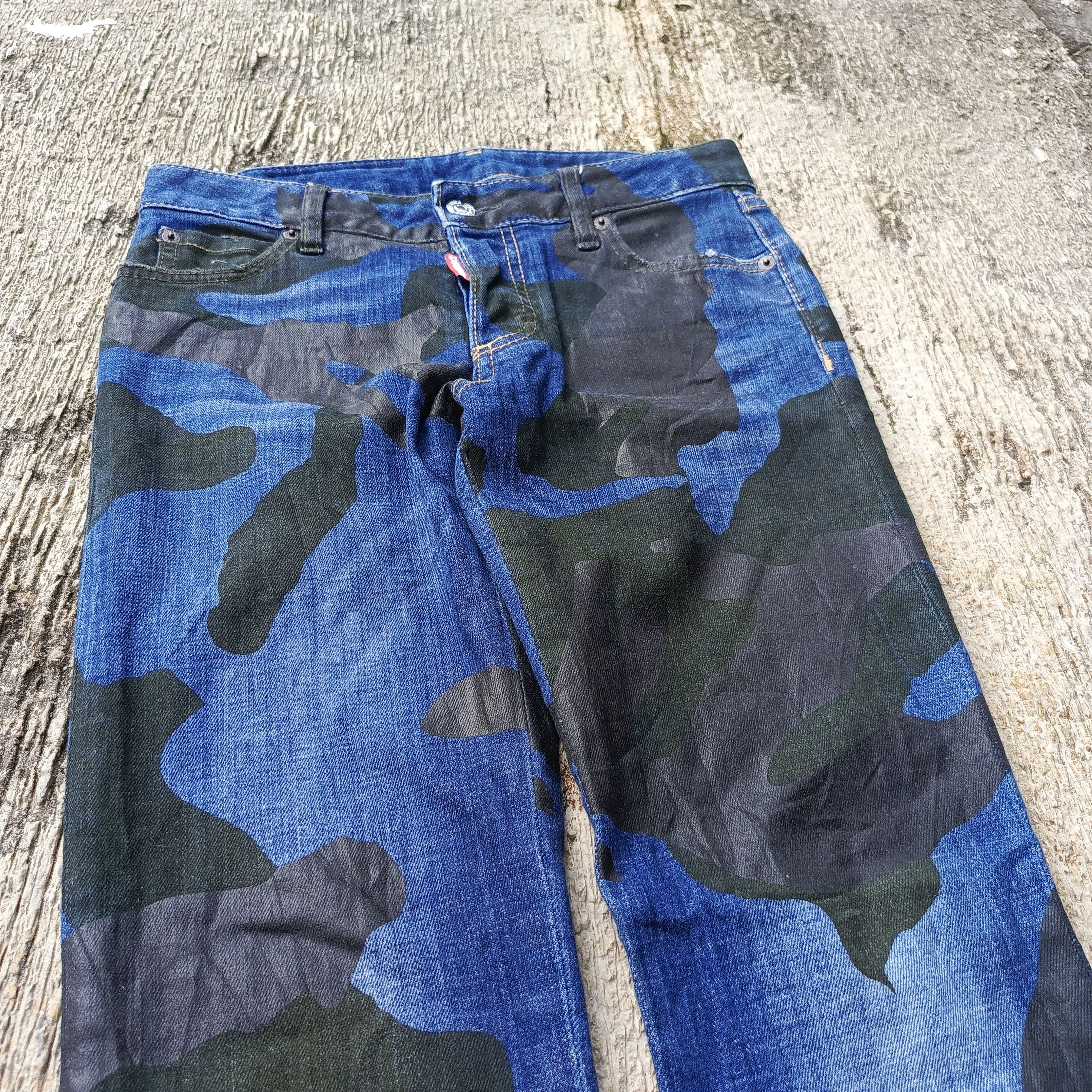 Dsquared2 DSQUARED2 RUNWAY STRAIGHT CROPPED JEANS CAMO PRINT Size 29" - 2 Thumbnail