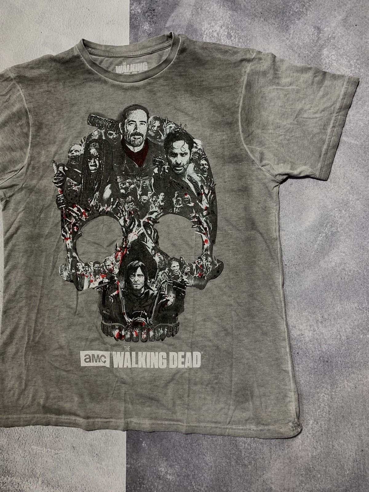 Band Tees VintageY2KTheWalkingDead band tee Big Logo streetwear size L Size US L / EU 52-54 / 3 - 3 Thumbnail
