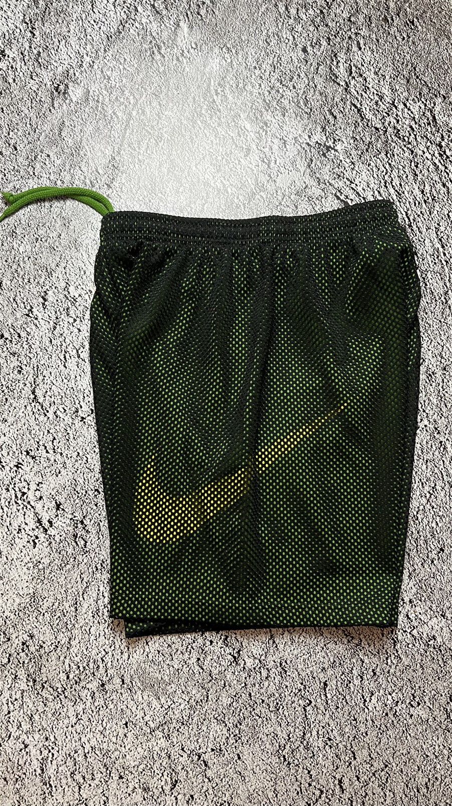 Nike VTG 90’s nike rare big swoosh shorts Size US 32 / EU 48 - 2 Thumbnail