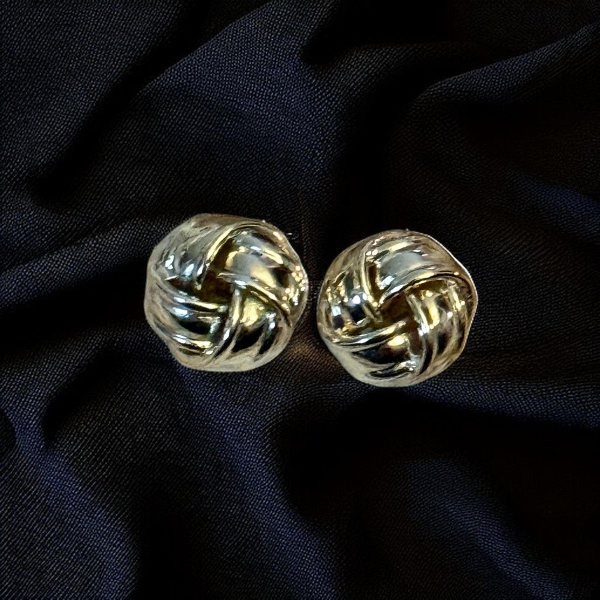 Other Pavoi gold tone knot stud earrings Size ONE SIZE - 1 Thumbnail