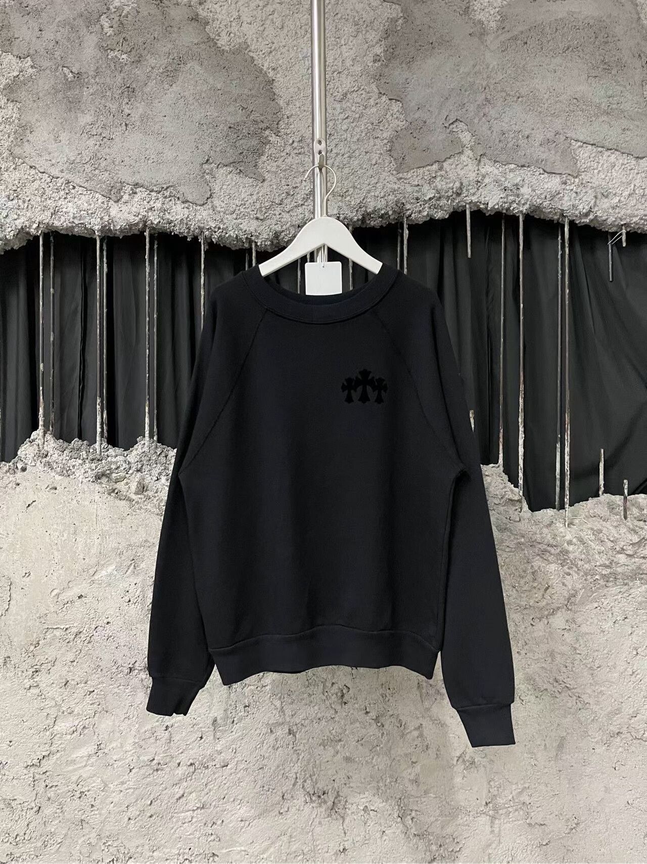Chrome Hearts chrome hearts black velvet cross sweatshirt Size US L / EU 52-54 / 3 - 1 Thumbnail