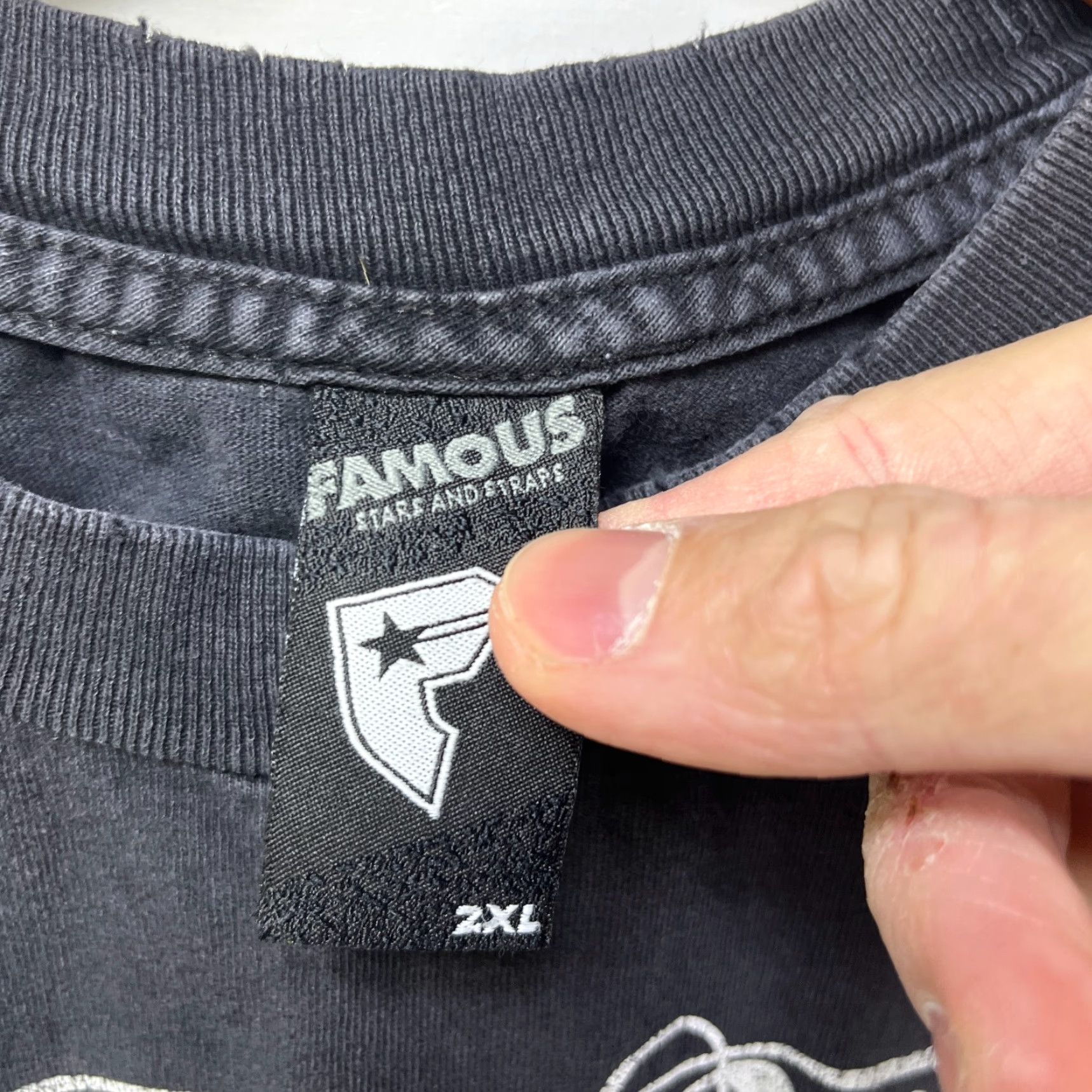 Vintage Vtg Famous Stars & Straps Muscle Tee Hold Fast Anchor 2XL Black Cotton Short Sleeve Crew Neck Men T-Shirt Size US XXL / EU 58 / 5 - 4 Thumbnail