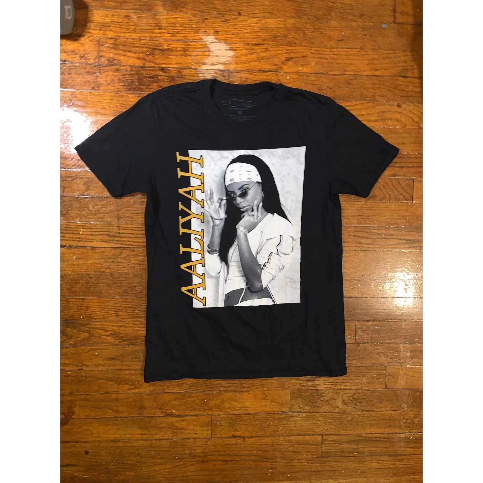 Other × Rap Tees Aaliyah Portrait T Shirt Black Gold Graphic M R&B Rap Tee Size US M / EU 48-50 / 2 - 2 Thumbnail