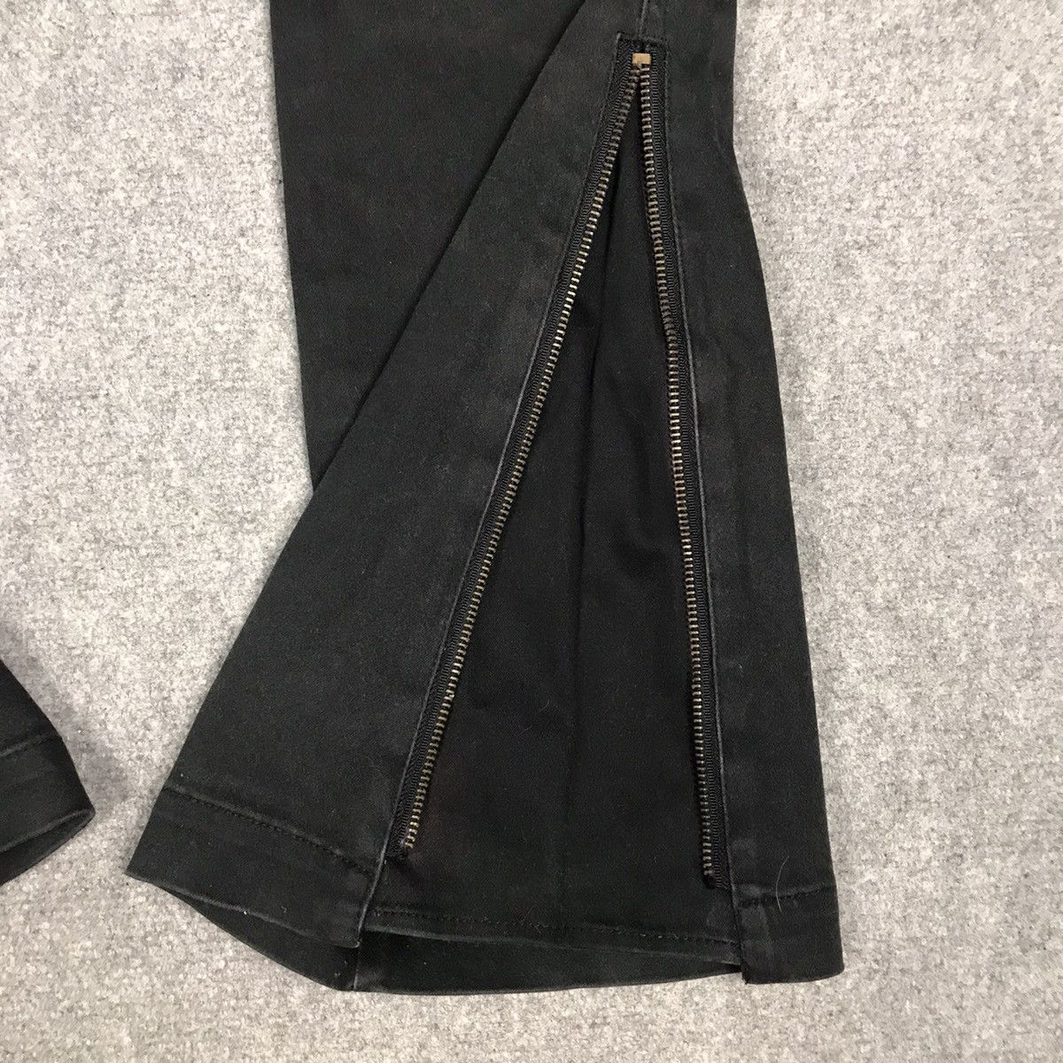 Japanese Brand 🔥SEMANTICDESIGN CARGO ZIPPER DESIGN BLACK FADED DENIM PANTS Size US 30 / EU 46 - 3 Thumbnail