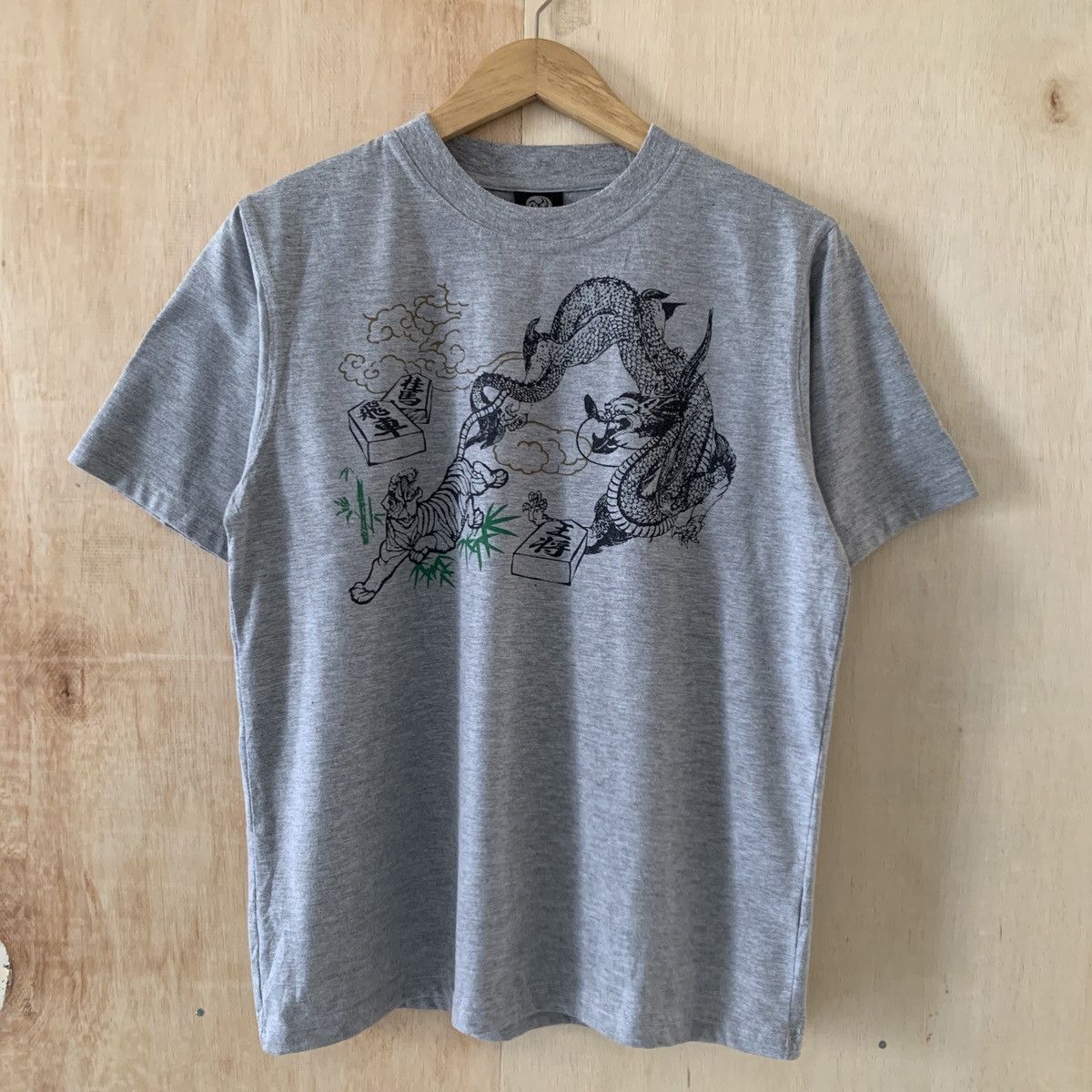 Japanese Brand Japanese Sukajan Souvenir Fight Tiger vs Dragon Art Tee Size US M / EU 48-50 / 2 - 1 Thumbnail