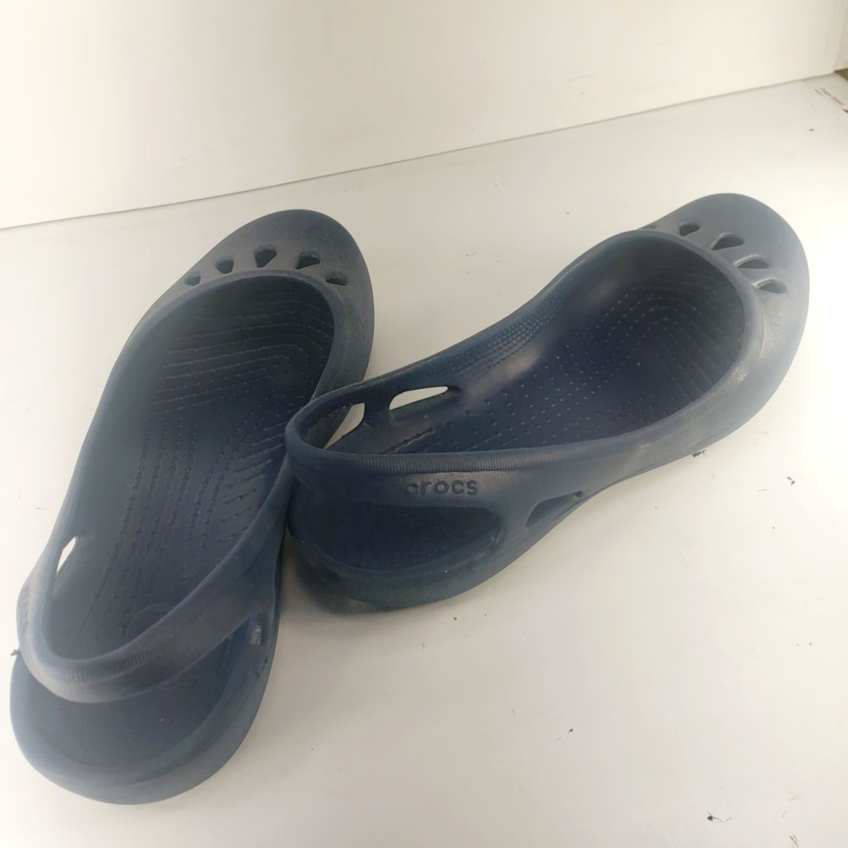 Crocs Crocs Taylor Navy Blue Flat Slip On Beach Women 9M Rubber Lightweight Comfort Slip Resistant Waterproof Casual Ballet Flat Shoes Size US 9 / IT 39 - 4 Thumbnail