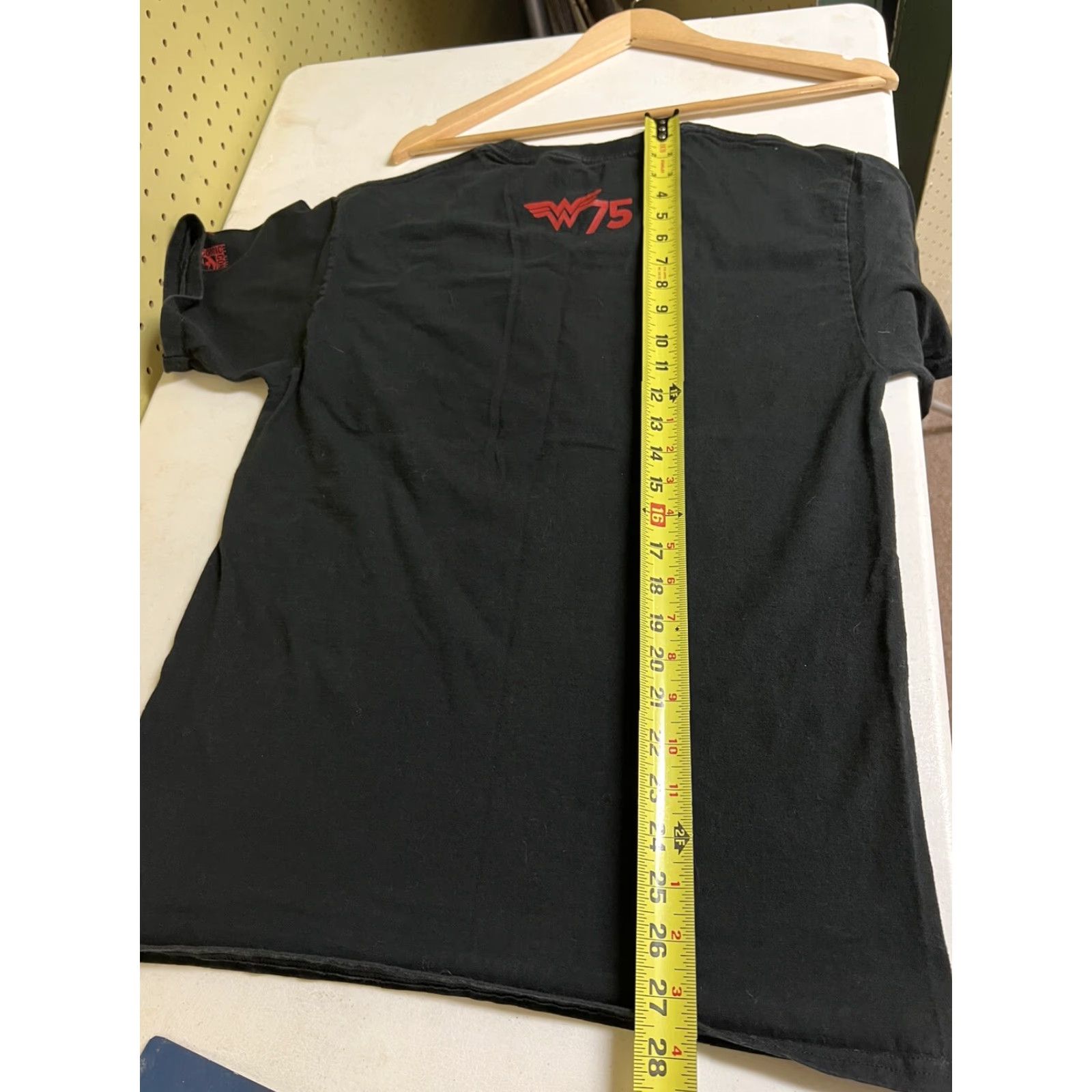 Hanes San Diego Comic Con SDCC 2016 Black T-shirt Medium Wonder Woman Men M Black Comics T-Shirt 2016 Mens Size US M / EU 48-50 / 2 - 7 Thumbnail