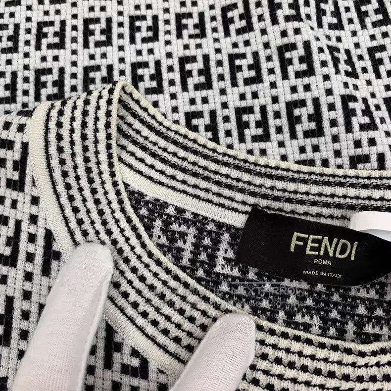 Fendi Fendi Color-blocked classic double F logo print round neck Size US M / EU 48-50 / 2 - 7 Thumbnail