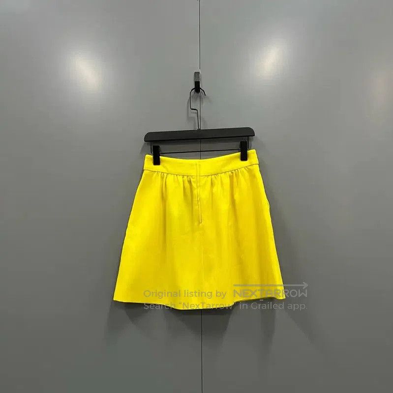 Valentino Valentino Yellow Cotton Women's Shorts . Size 28" / US 6 / IT 42 - 2 Thumbnail