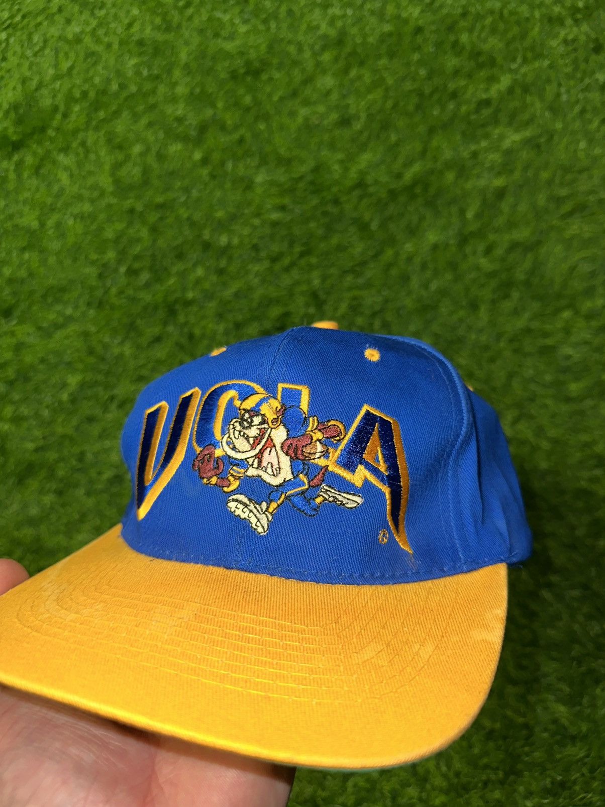Vintage × Warner Bros Vintage 1993 UCLA Bruins Loony Times Tasmanian Devil Hat Size ONE SIZE - 1 Thumbnail
