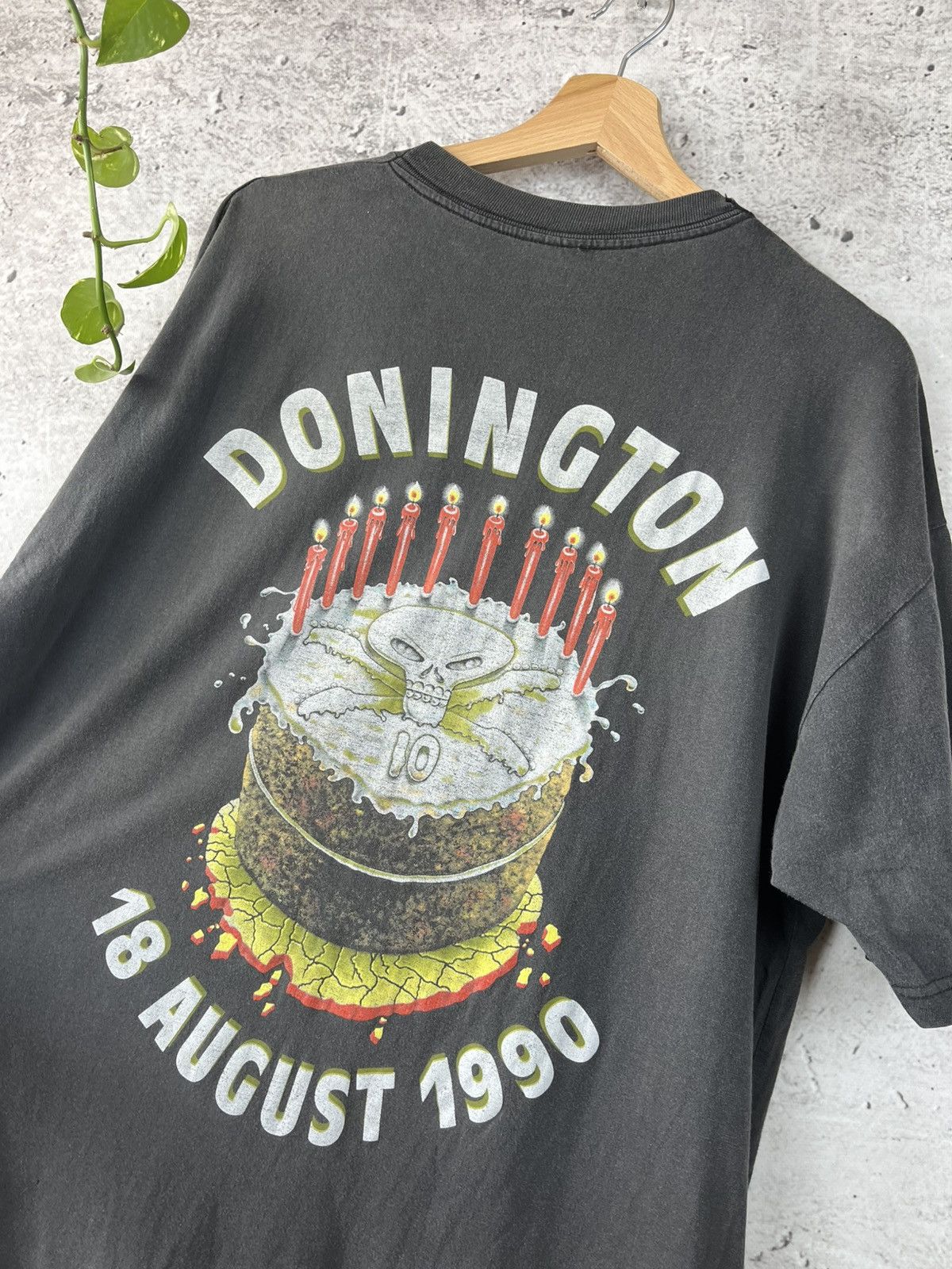 Vintage Monsters of Rock 1990 Donington Festival faded t-shirt XL Size US XL / EU 56 / 4 - 9 Thumbnail
