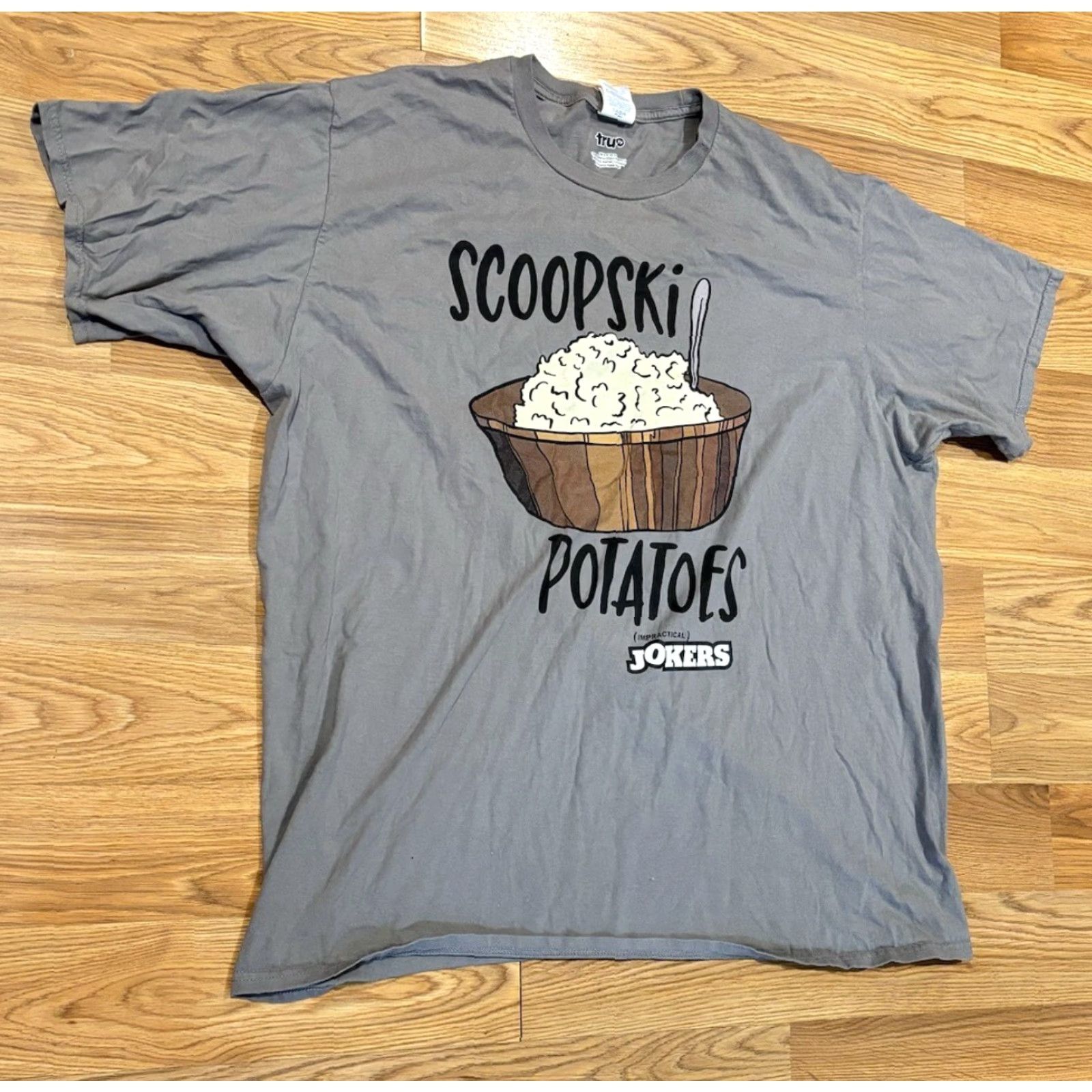 Gildan Tru Tv Impractical Jokers Scoopski Potatoes Comedy Tee Joe Sal Murr Q 2XL Gray Cotton T-Shirt Mens Size US XXL / EU 58 / 5 - 2 Thumbnail