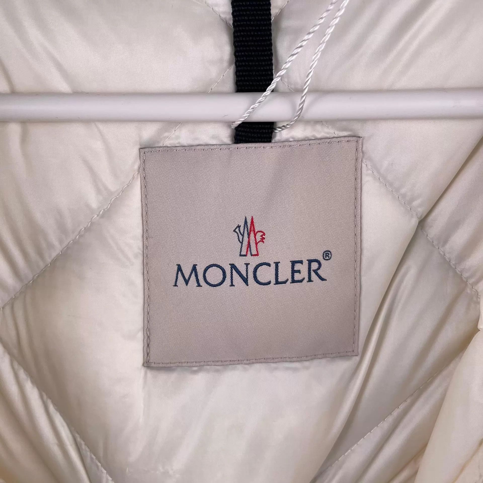 Moncler Moncler White Hooded Down Jacket 260504XJJ6F16 Size XS / US 0-2 / IT 36-38 - 3 Thumbnail