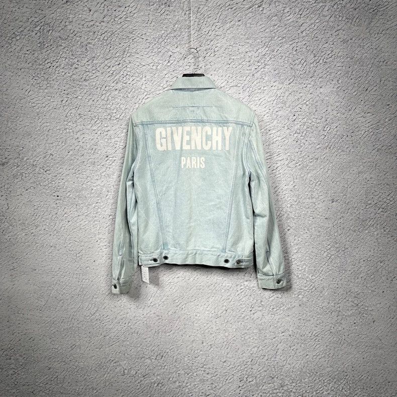 Givenchy Givenchy Ice Blue Denim Jacket with Back Letter Logo Size US L / EU 52-54 / 3 - 2 Thumbnail