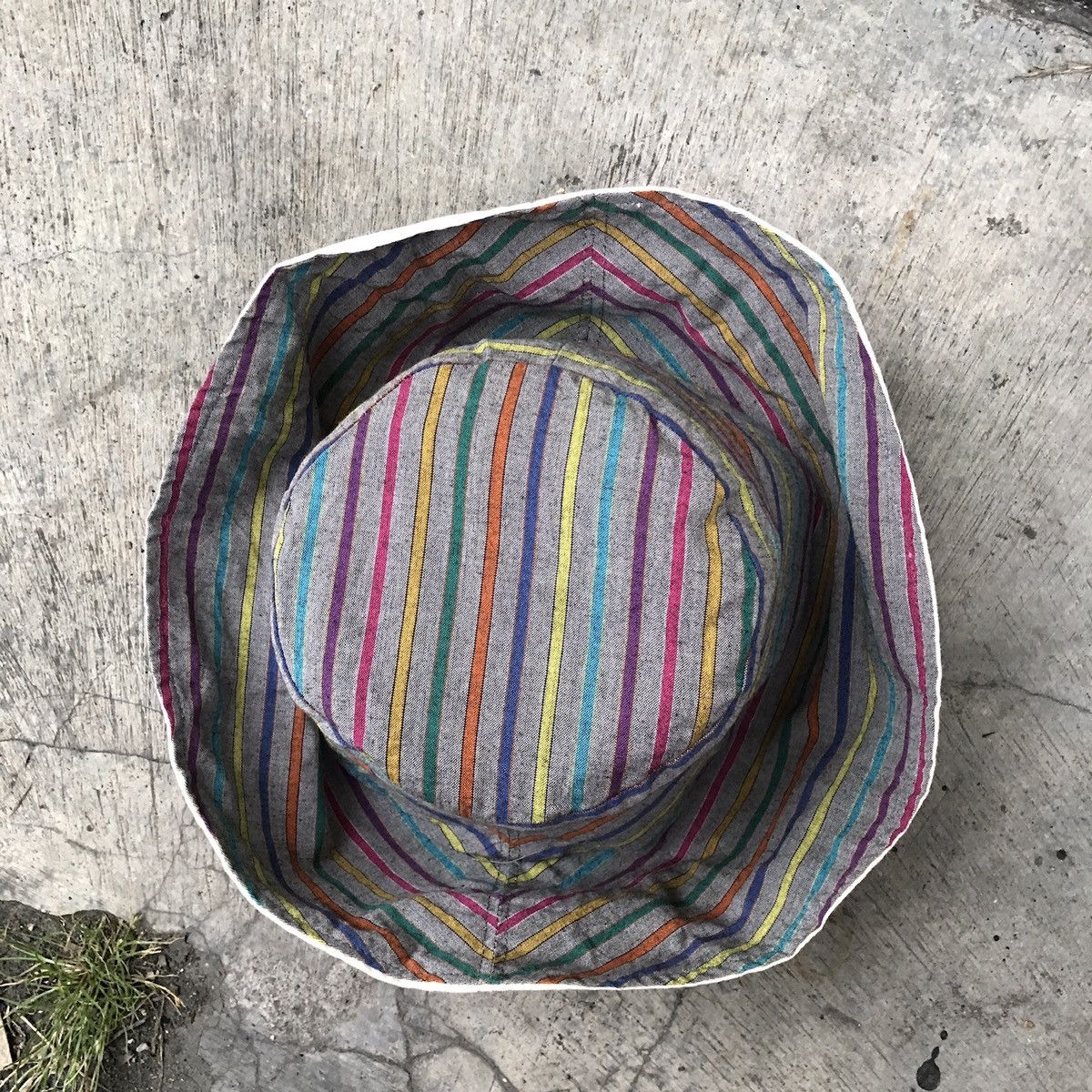 Solid & Striped Indonesia map art. Reversible buckets hat Size ONE SIZE - 12 Thumbnail