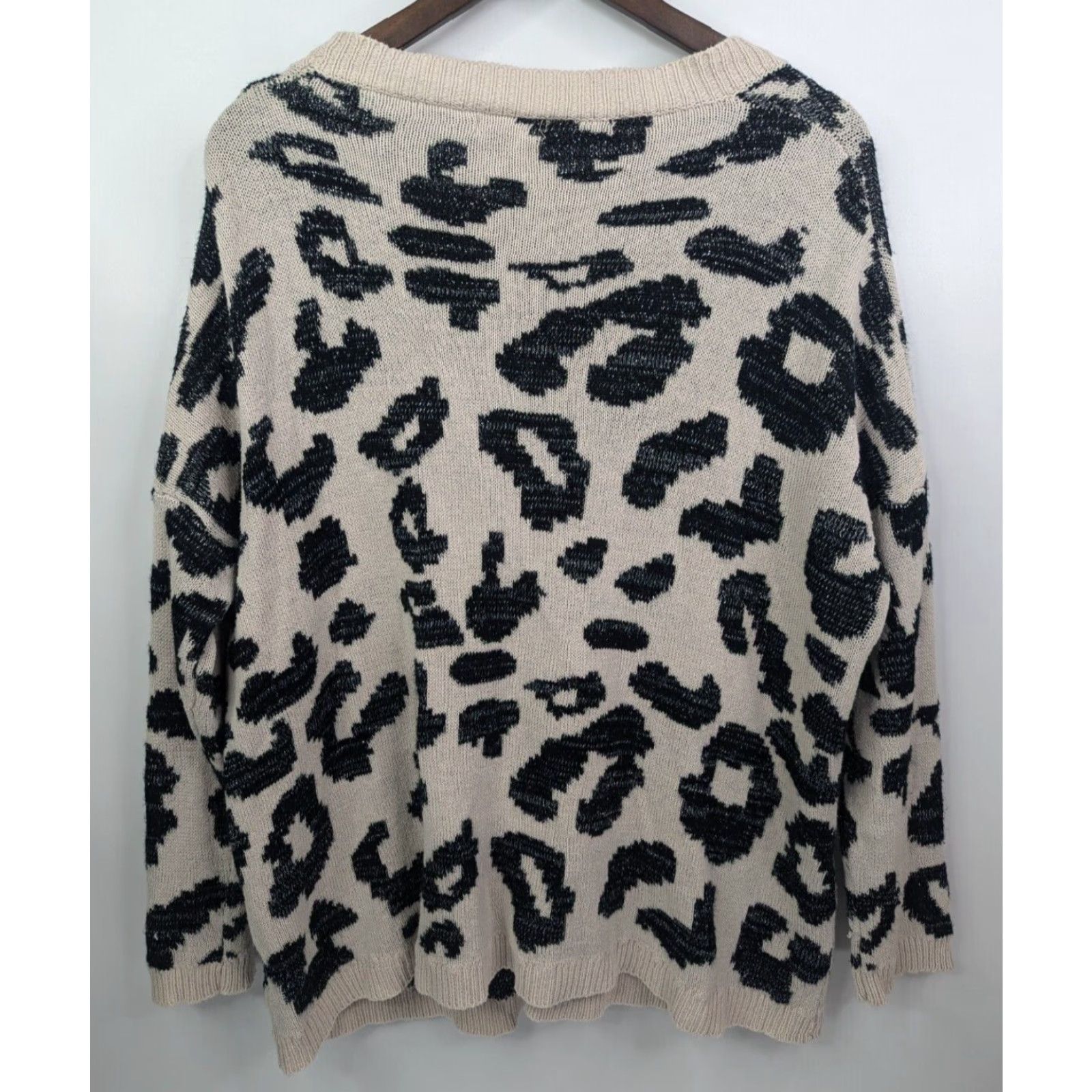 Vintage Umgee Cardigan Sweater V-Neck Animal Print Long Sleeve Beige M Size Large Medium Women Size M / US 6-8 / IT 42-44 - 3 Thumbnail
