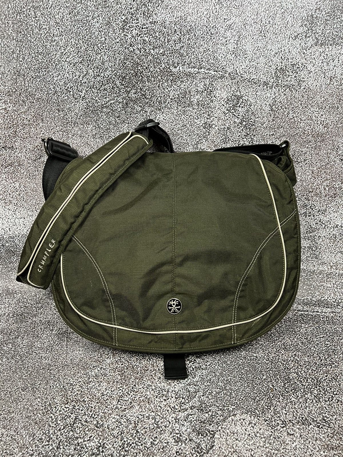 Crumpler Crumpler Clear Runway Laptop messenger multipocket bag olive Size ONE SIZE - 1 Thumbnail