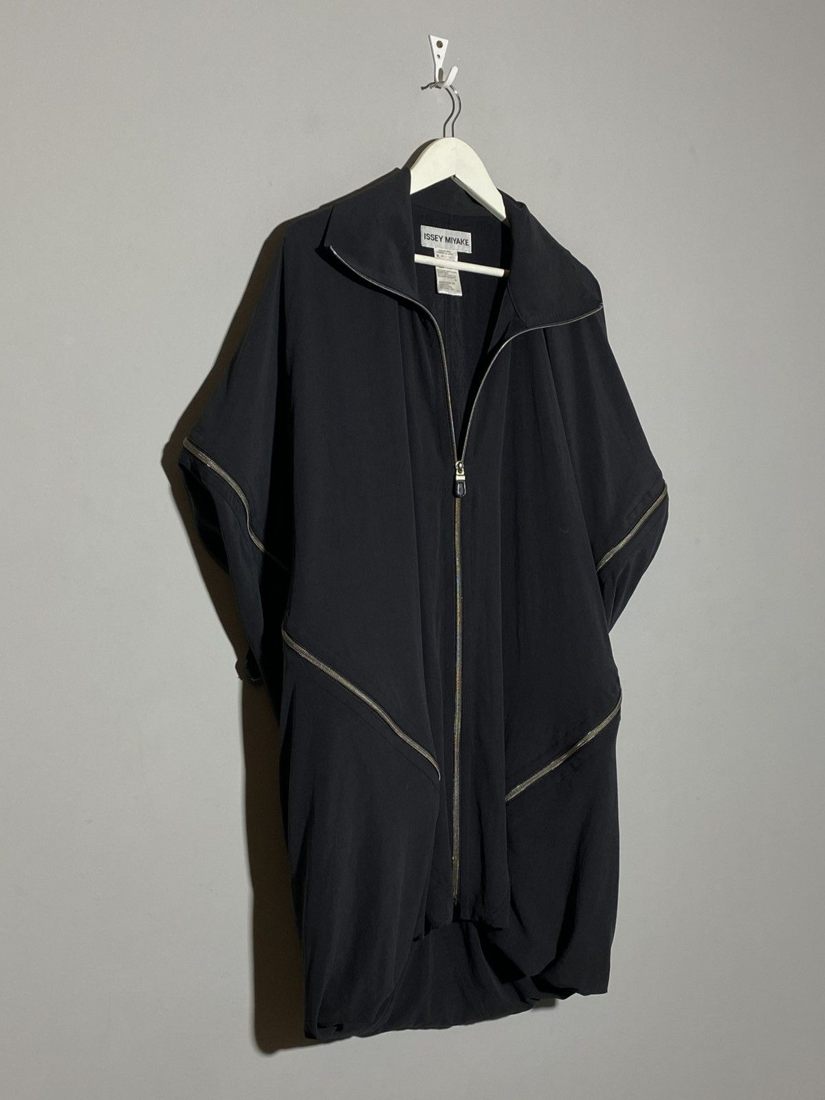 Issey Miyake Issey Miyake Black Asymmetrical Zipper Jacket Size US M / EU 48-50 / 2 - 4 Thumbnail