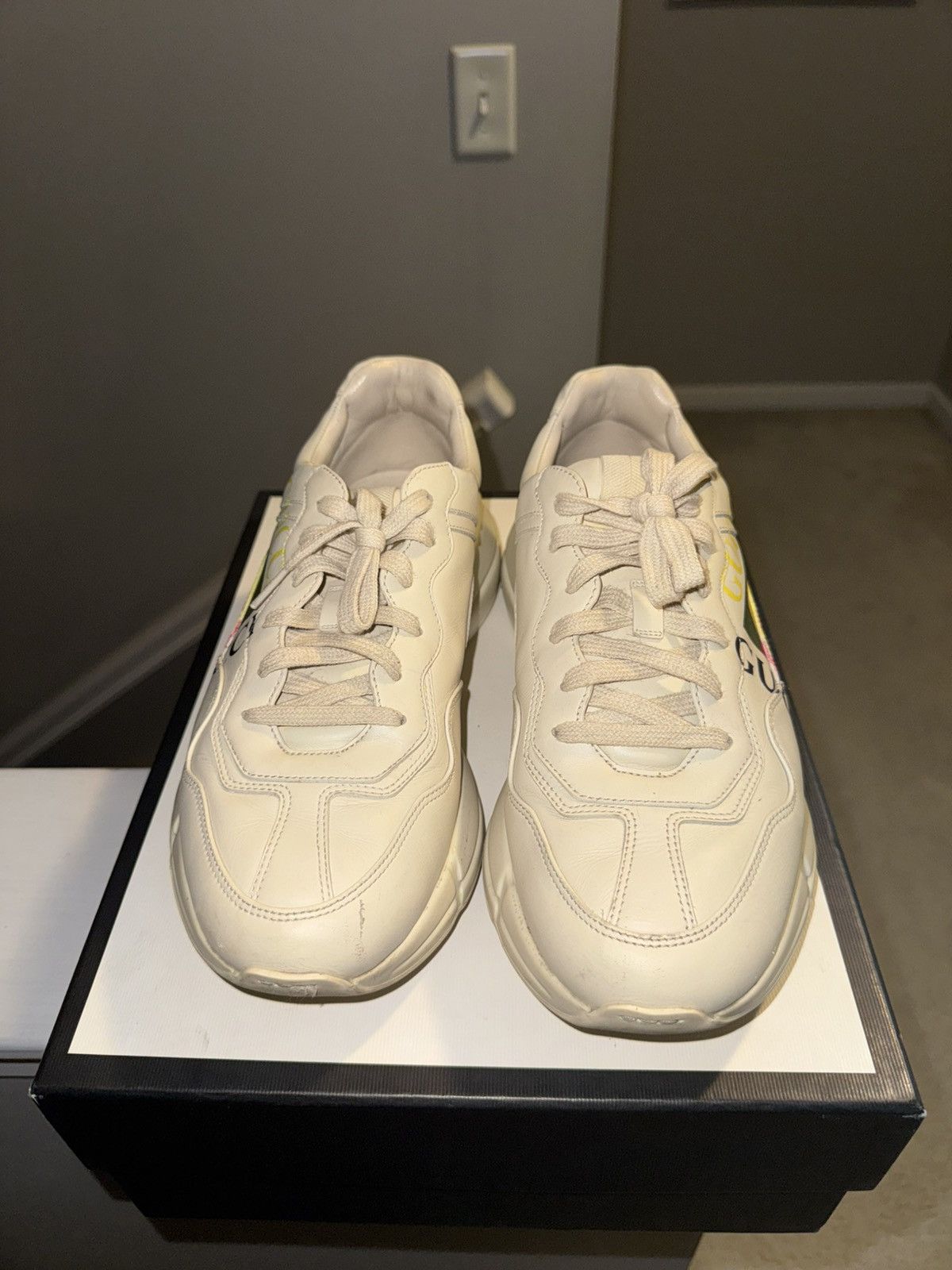 Gucci Gucci Rhyton Logo Ivory Size US 10.5 / EU 43-44 - 1 Thumbnail