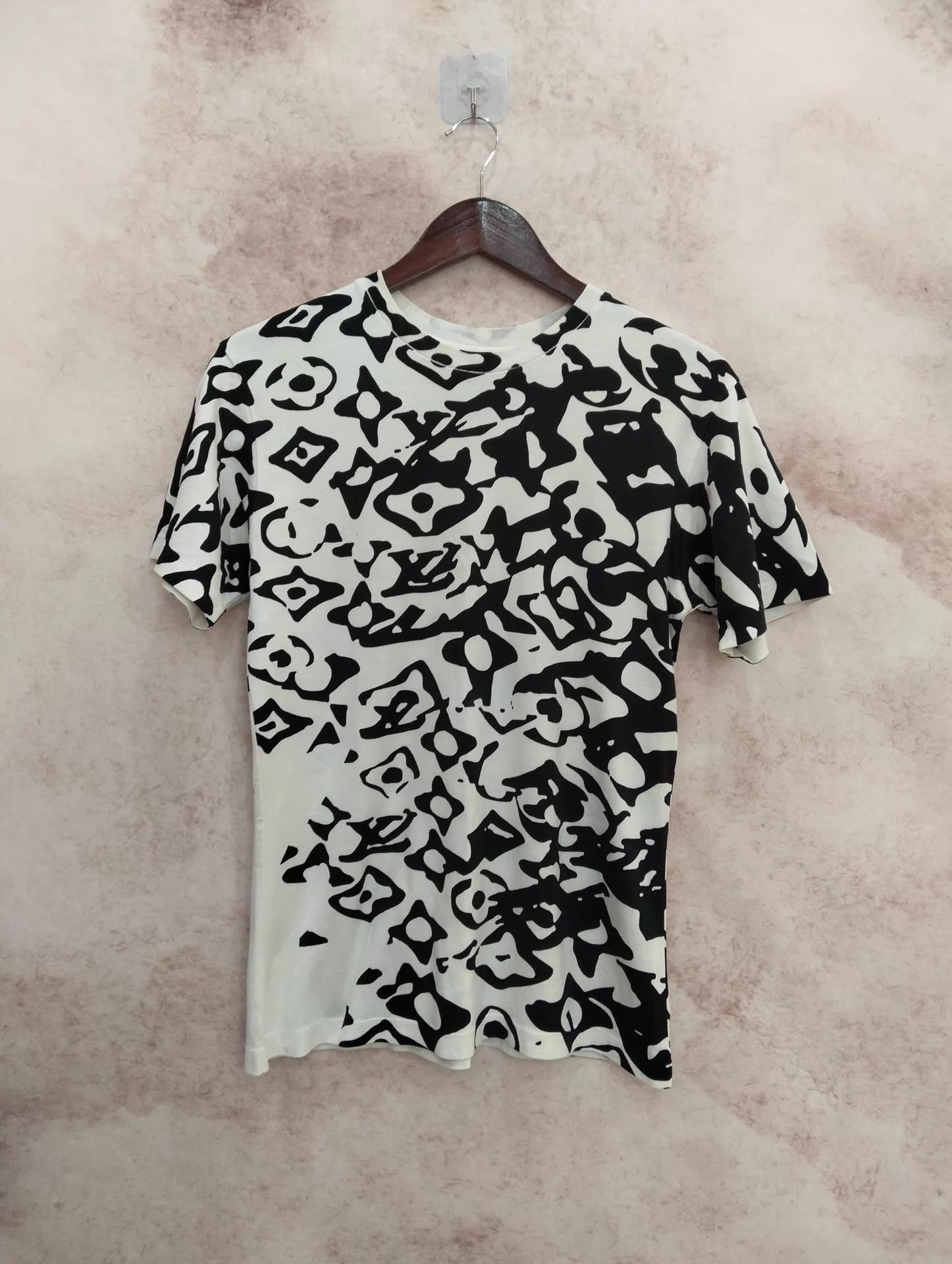 Louis Vuitton LV Black & White Monogram Short Sleeve T S Size S / US 4 / IT 40 - 1 Thumbnail