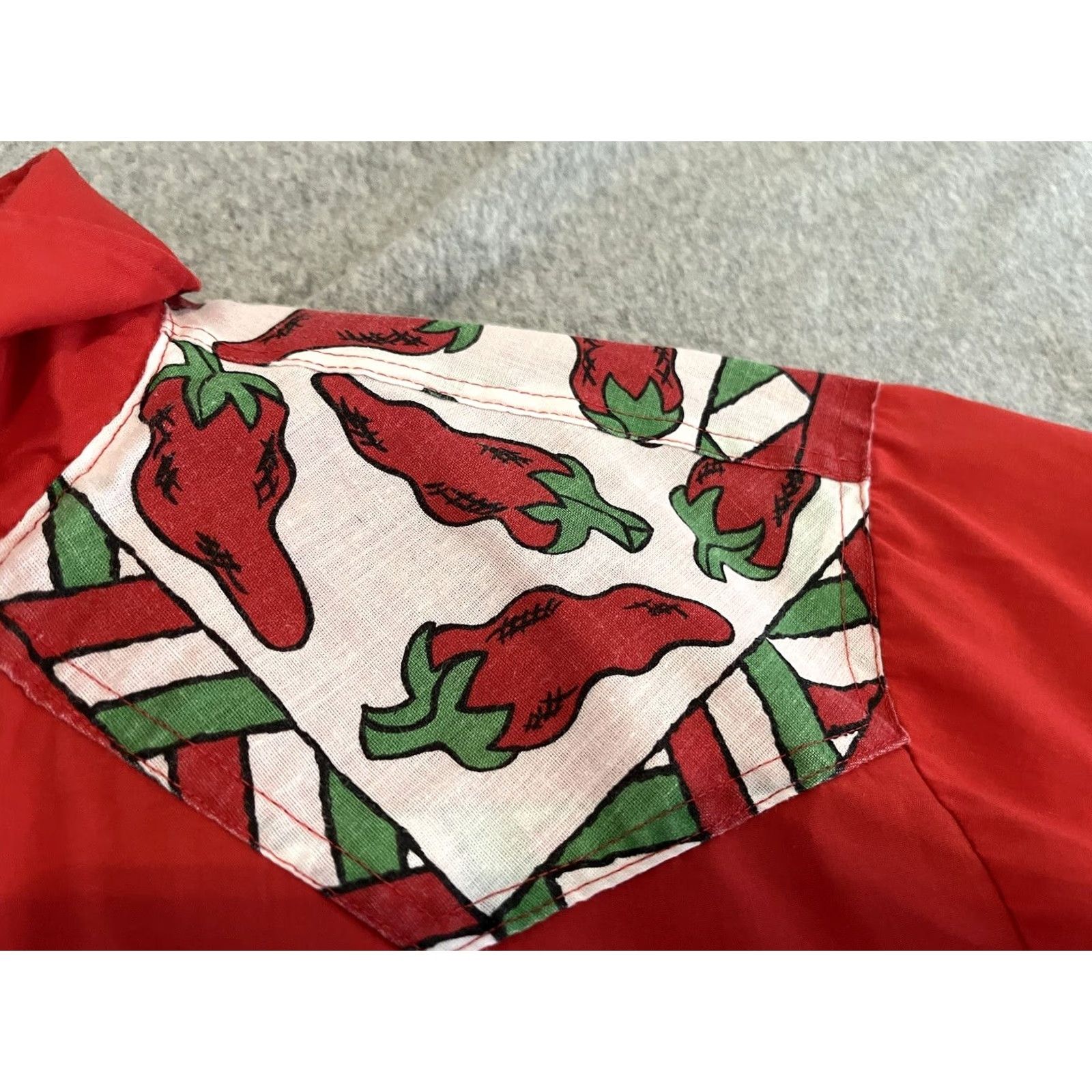 Vintage VINTAGE H Bar C Pearl Snap Western Cowboy Shirt Red Chili Peppers 16 34 Made USA Size US L / EU 52-54 / 3 - 3 Thumbnail