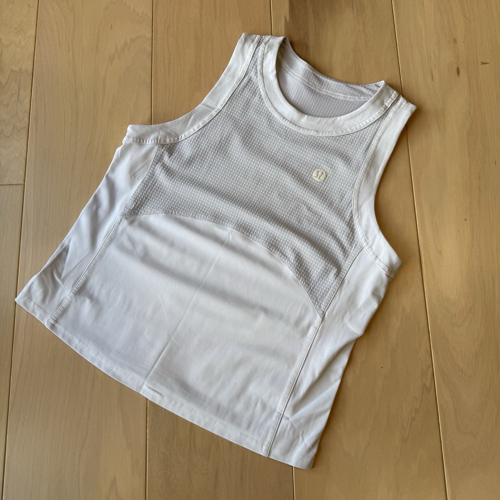 Lululemon Lululemon Sleeveless Shirt Women's 4 Gray Vent Surge Size S / US 4 / IT 40 - 7 Thumbnail