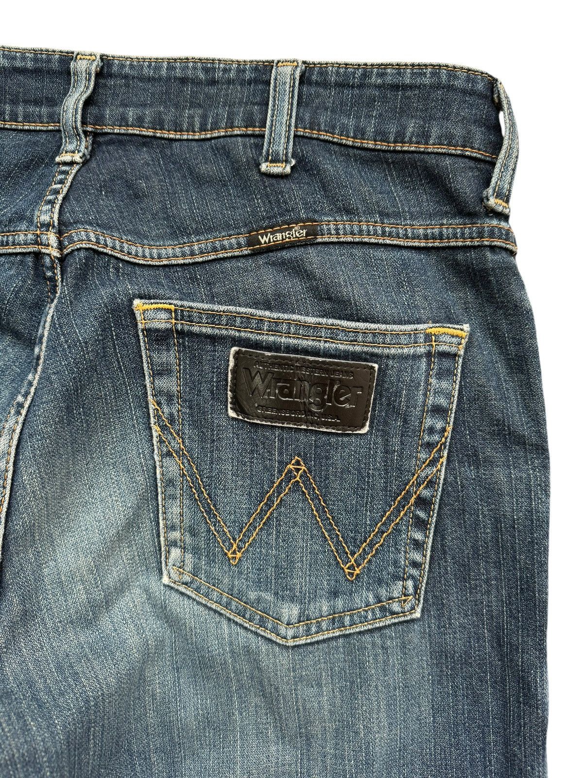Wrangler VINTAGE WRANGLER DISTRESSED DENIM JEANS Size US 33 - 2 Thumbnail