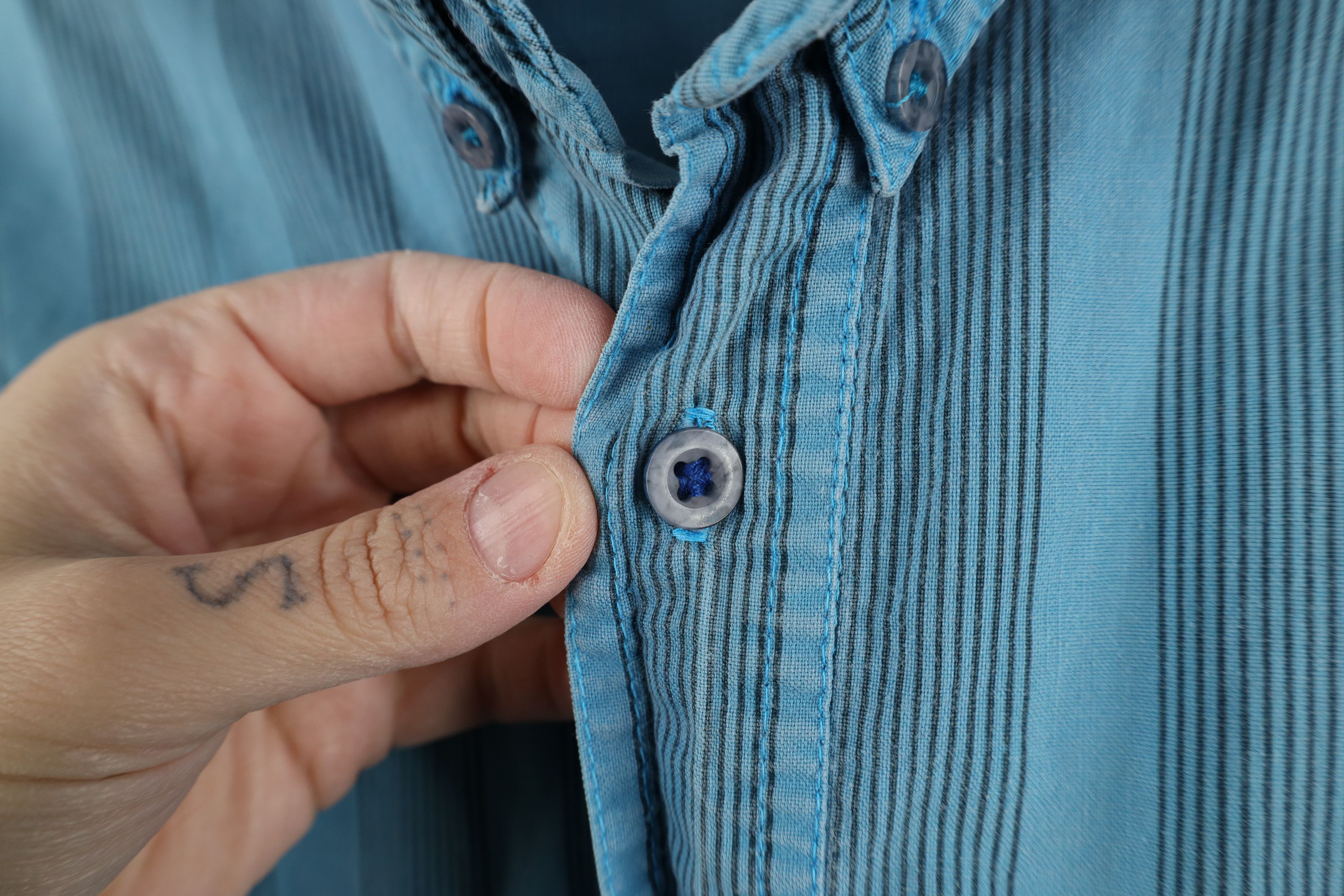 Vintage Vintage 90s Streetwear Baggy Striped Button Shirt Blue Size US M / EU 48-50 / 2 - 10 Thumbnail