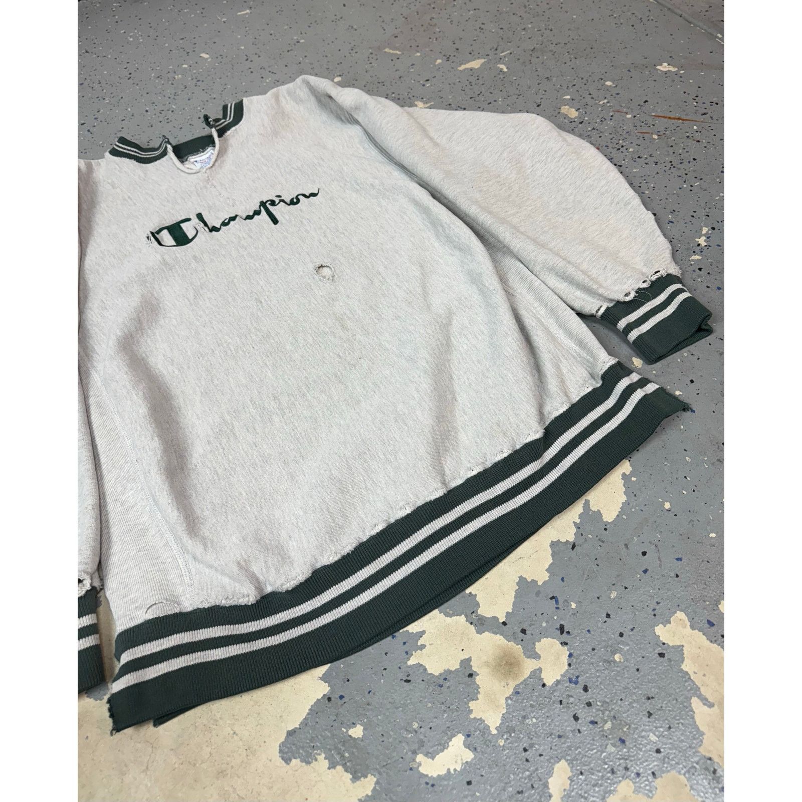 Champion distressed 90s champion reverse weave sweatshirt Size US XL / EU 56 / 4 - 8 Thumbnail