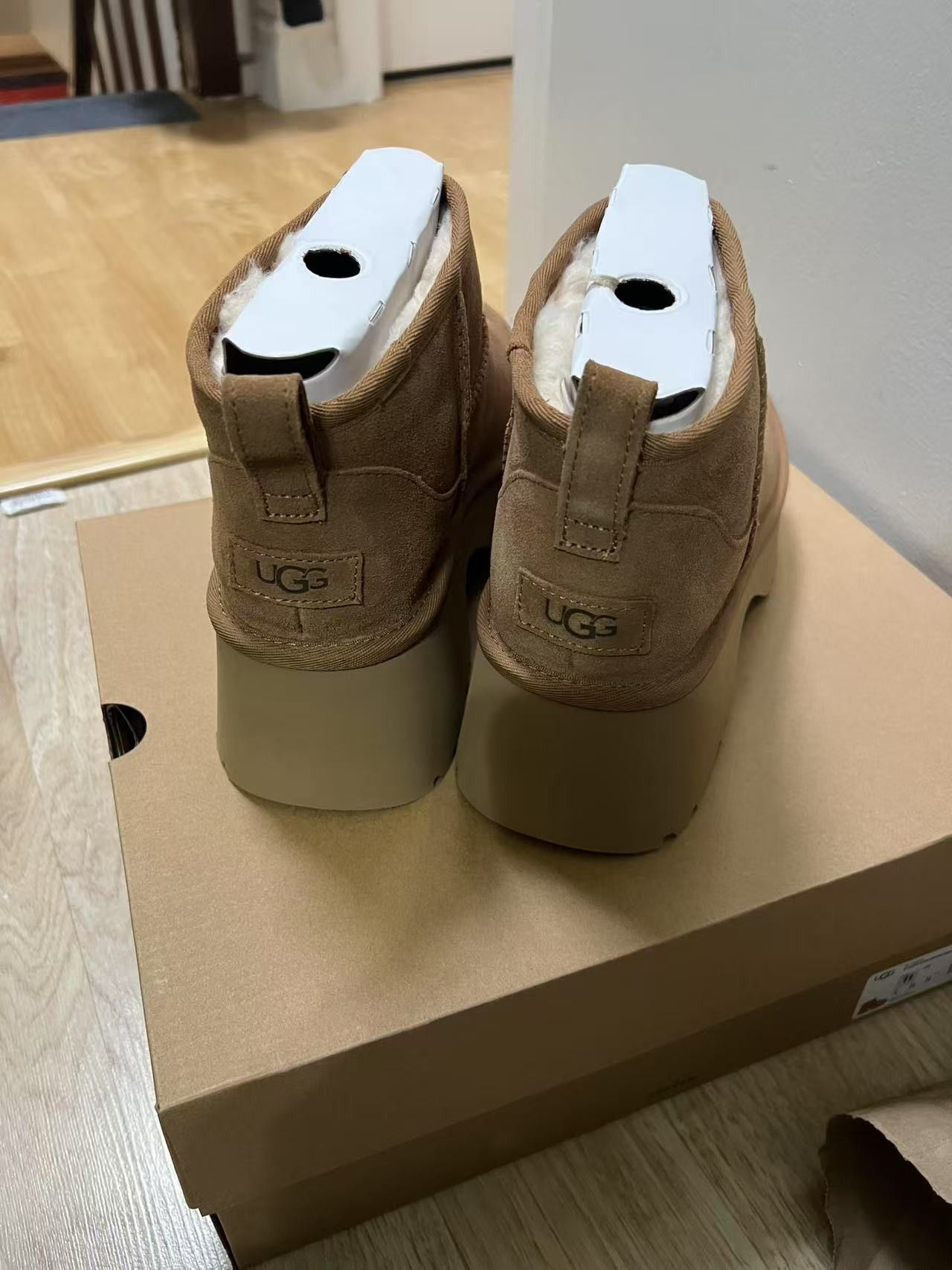Ugg UGG Women's Classic Ultra Mini New Heights Boots Size US 11 / IT 41 - 2 Thumbnail