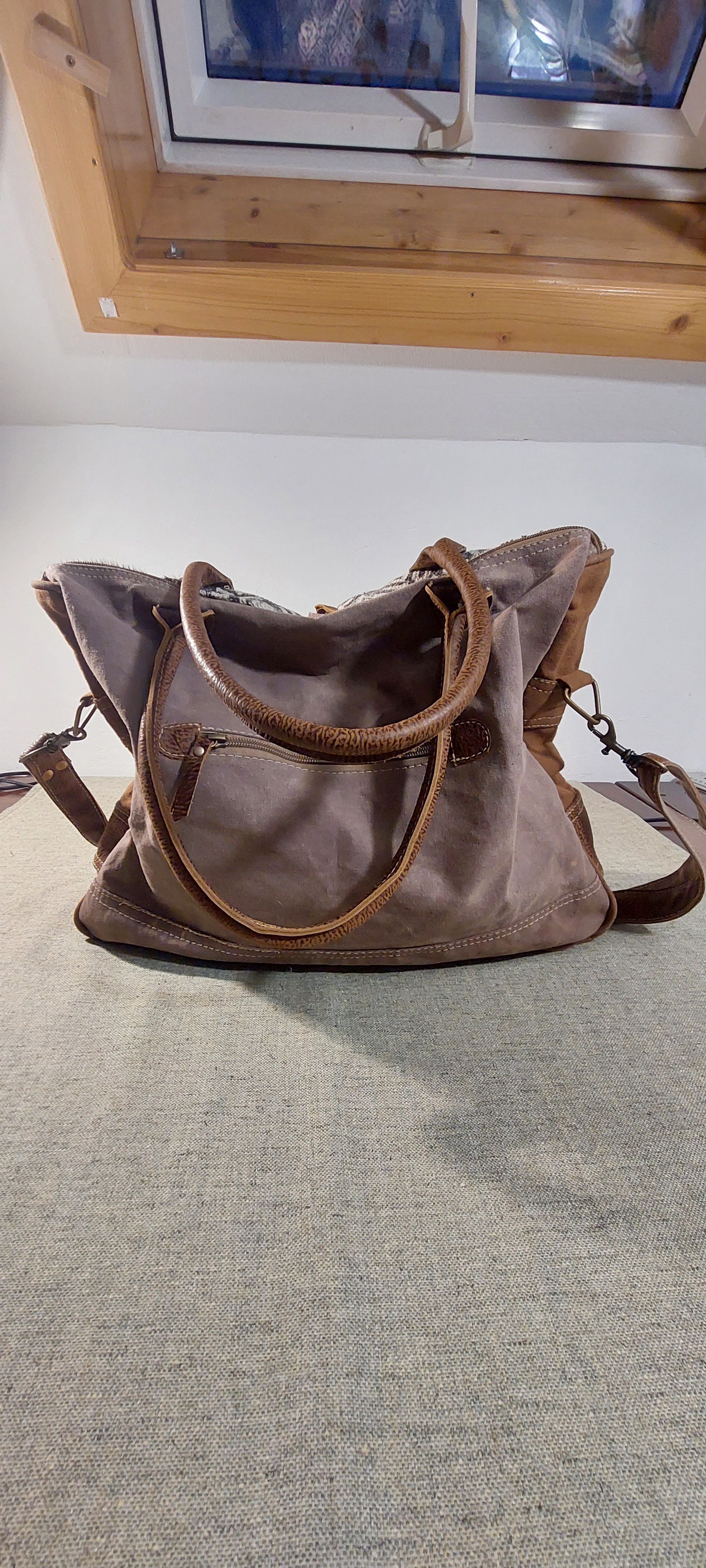 Vintage Vintage Cowhide Leather & Canvas Boho Western Travel Tote Size ONE SIZE - 5 Thumbnail