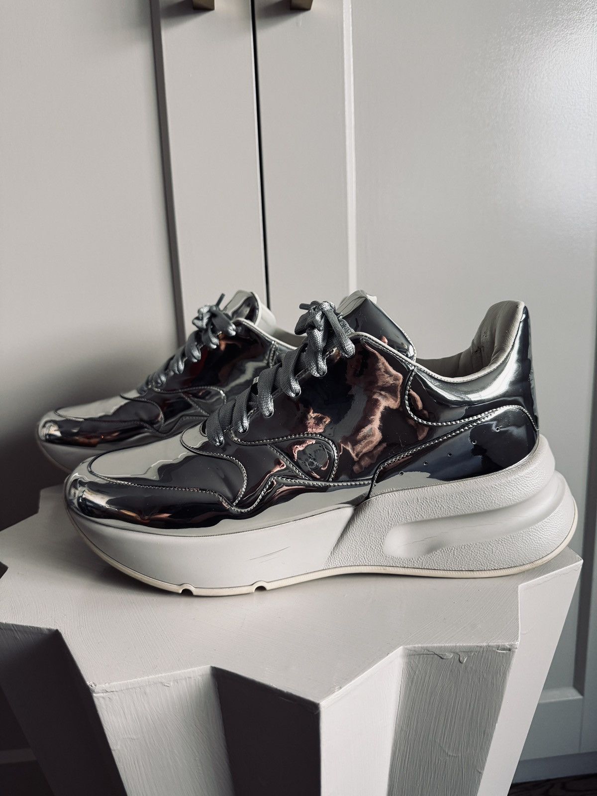Alexander McQueen Alexander McQueen Silver Oversized Runner Size US 10 / EU 43 - 3 Thumbnail