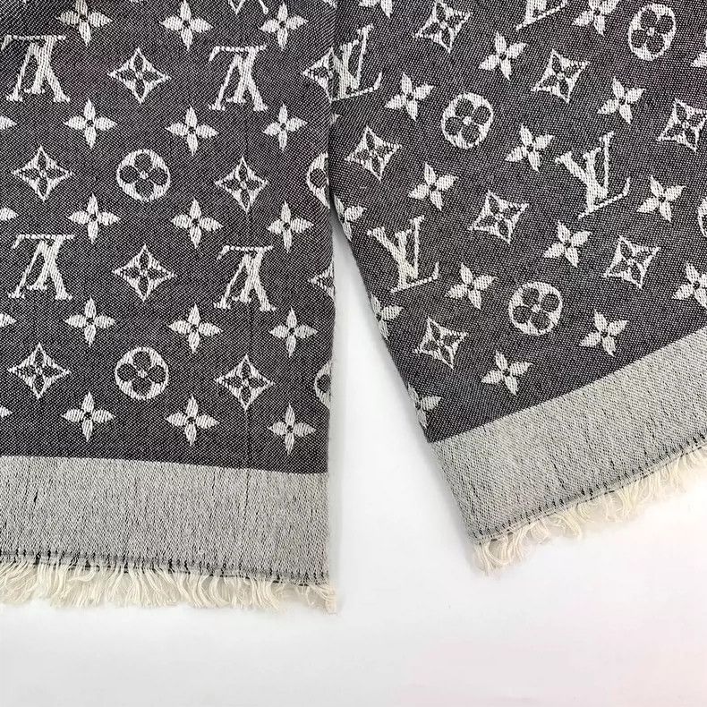 Louis Vuitton Louis Vuitton Grey logo presbyopic full print mulberry sil Size ONE SIZE - 6 Thumbnail