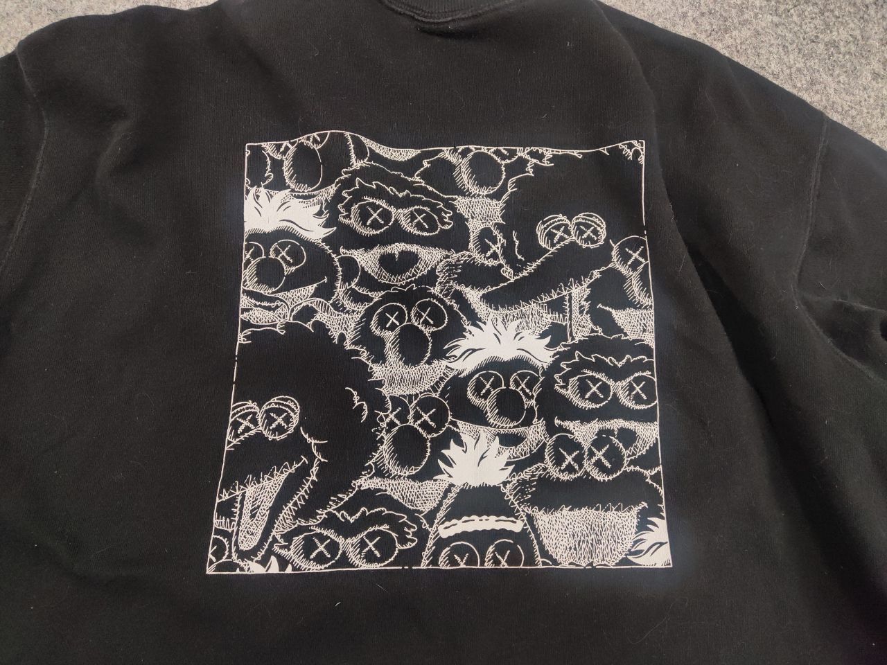 Kaws × Uniqlo Kaws Sesame Street x Uniqlo Black logo Crew Check Sweatshirt Size US XL / EU 56 / 4 - 11 Thumbnail