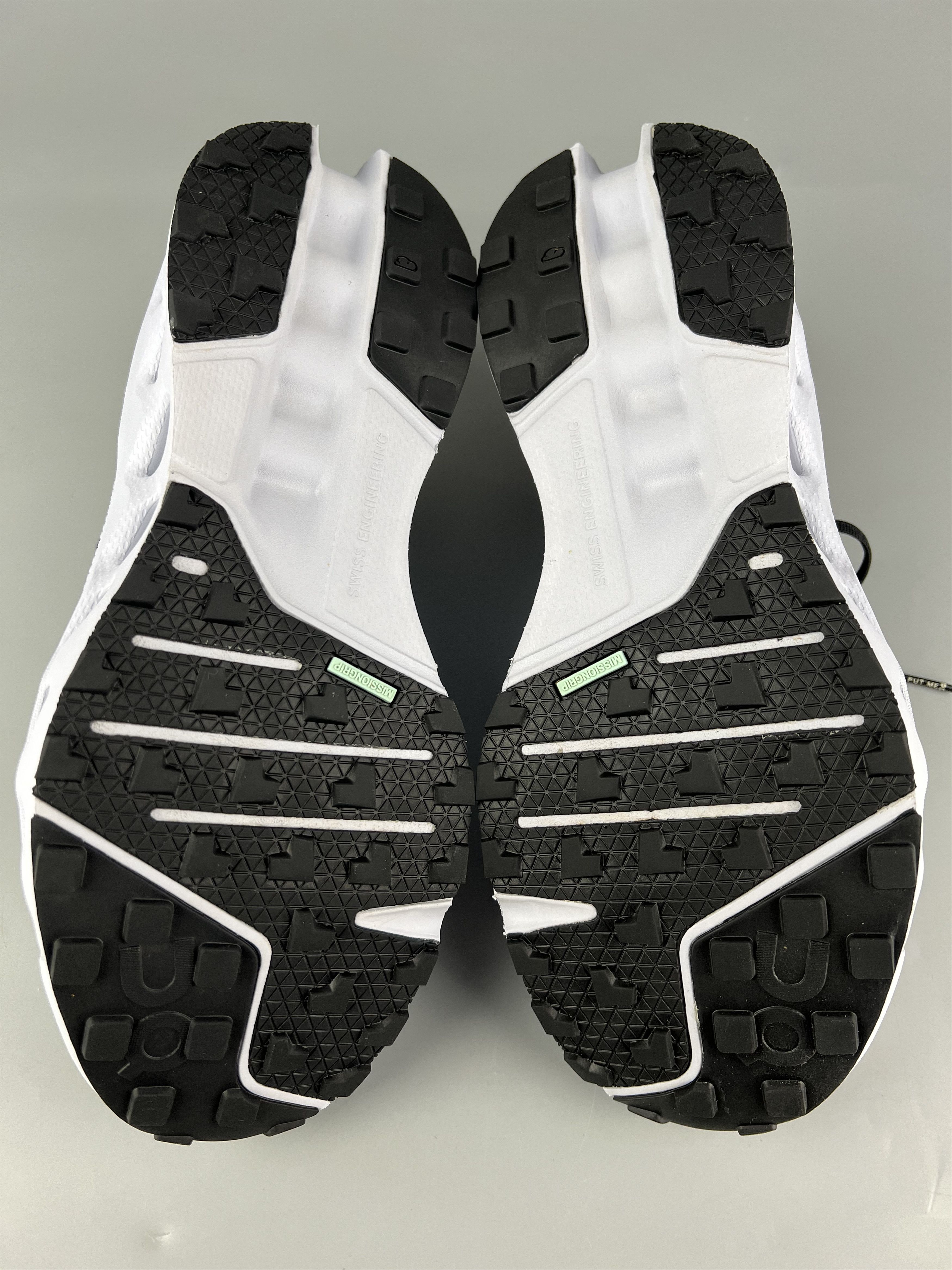 On On Cloudsurfer Trail Waterproof Men's Running Shoes Size US 10 / EU 43 - 6 Thumbnail