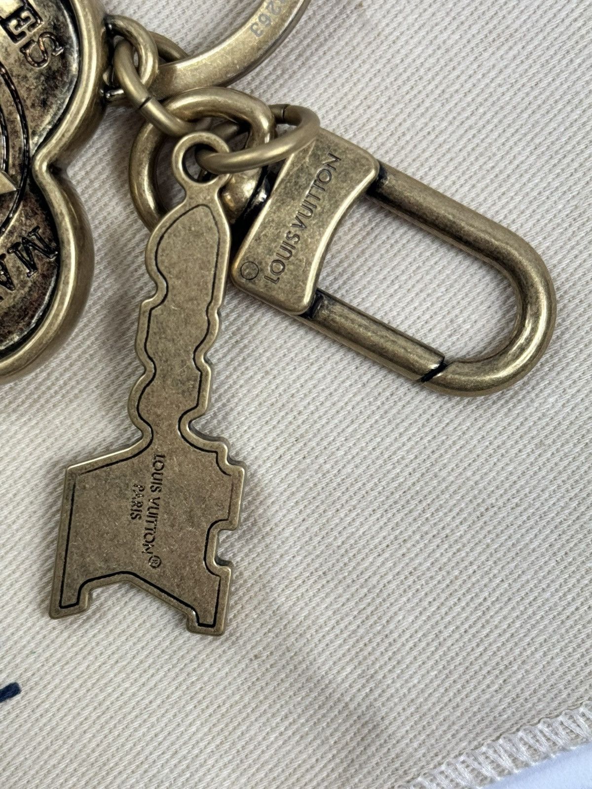 Louis Vuitton × Pharrell LV LOVERS HEART BAG CHARM & KEY HOLDER Size ONE SIZE - 5 Thumbnail