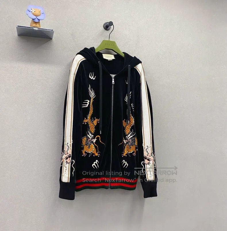 Gucci Gucci Black velvet jacket embroidered with dragon pattern Size US S / EU 44-46 / 1 - 3 Thumbnail