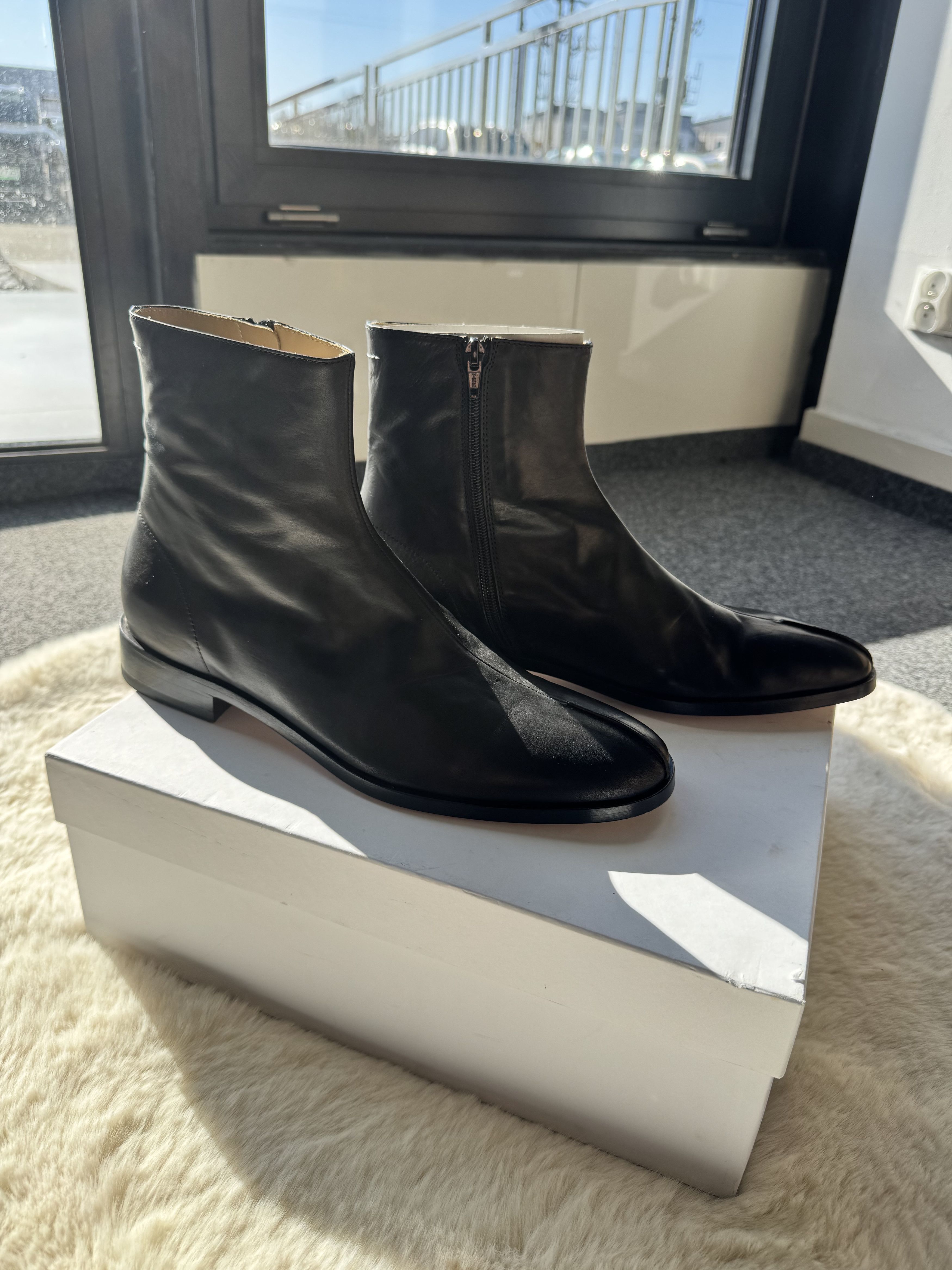 Maison Margiela Black leather Maison Margiela MM6 men's ankle boots EU 45 Size US 12 / EU 45 - 7 Thumbnail