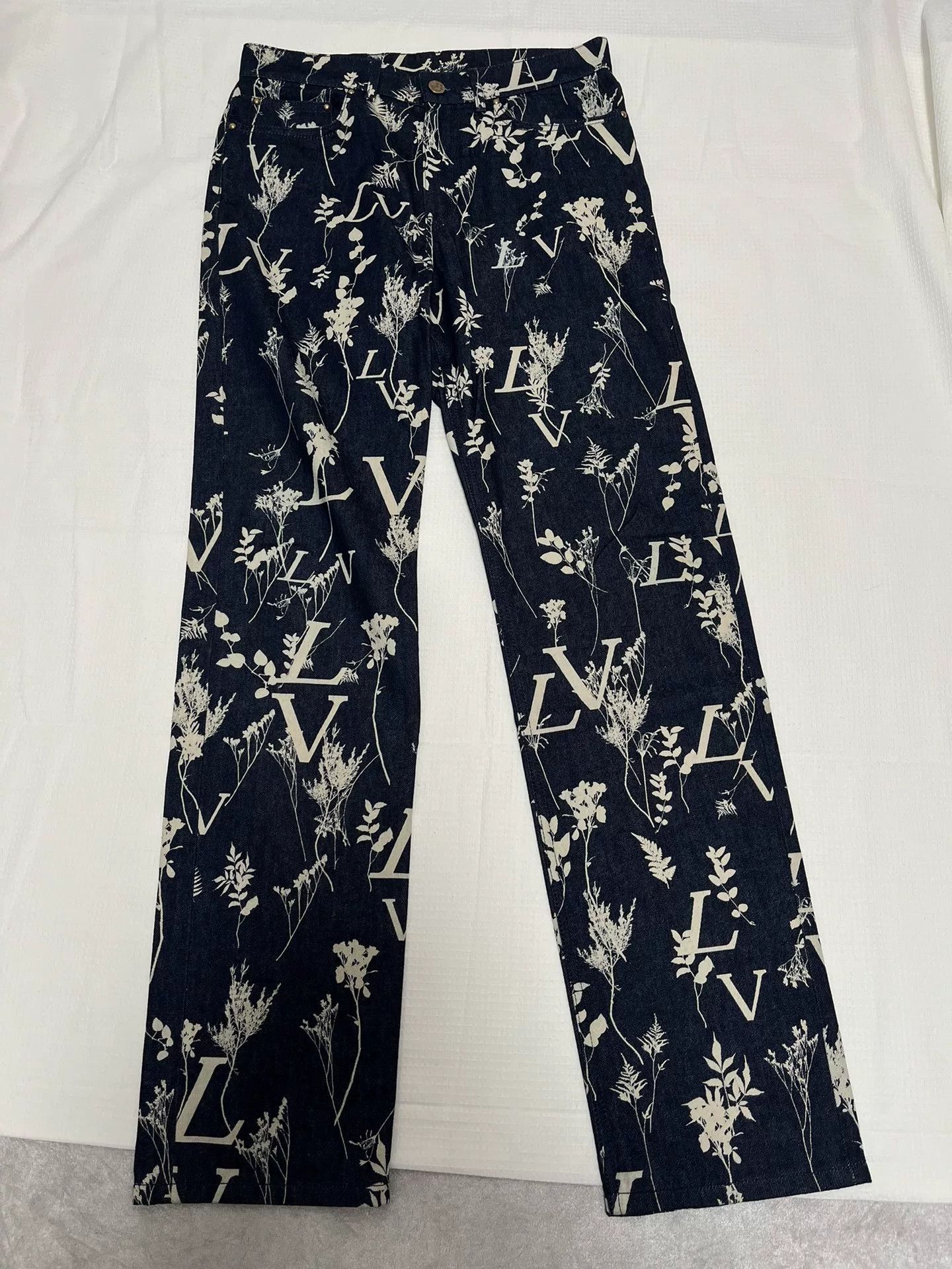 Louis Vuitton Louis Vuitton All-Over Floral Print Trousers Size 30" / US 8 / IT 44 - 1 Thumbnail