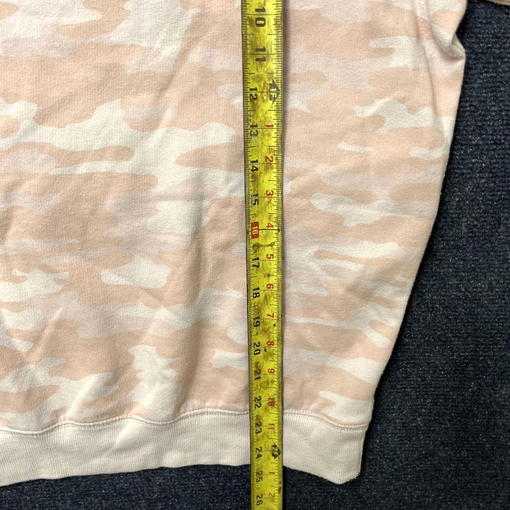 Lucky Brand VINTAGE Lucky Brand Sweatshirt Womens S Pink Camo Fleece Crewneck Raglan Pullover Size S / US 4 / IT 40 - 6 Thumbnail